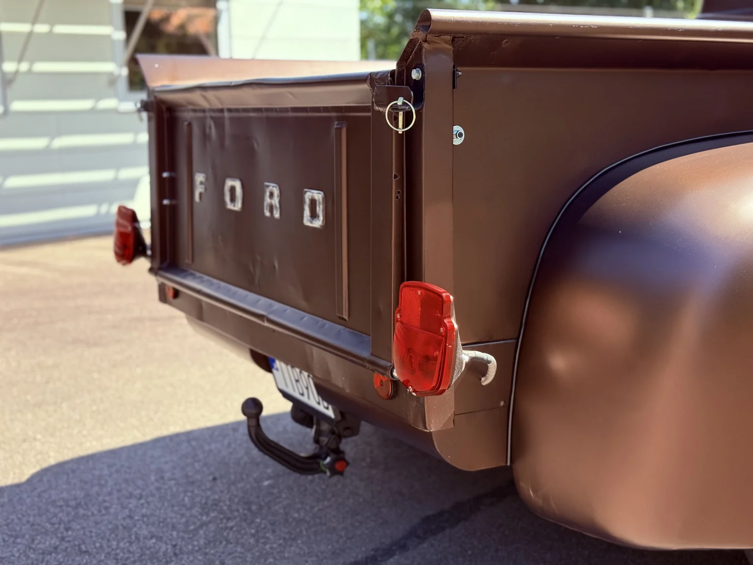 Exteriörbild på 1956 Ford F-100 Restomod (43)