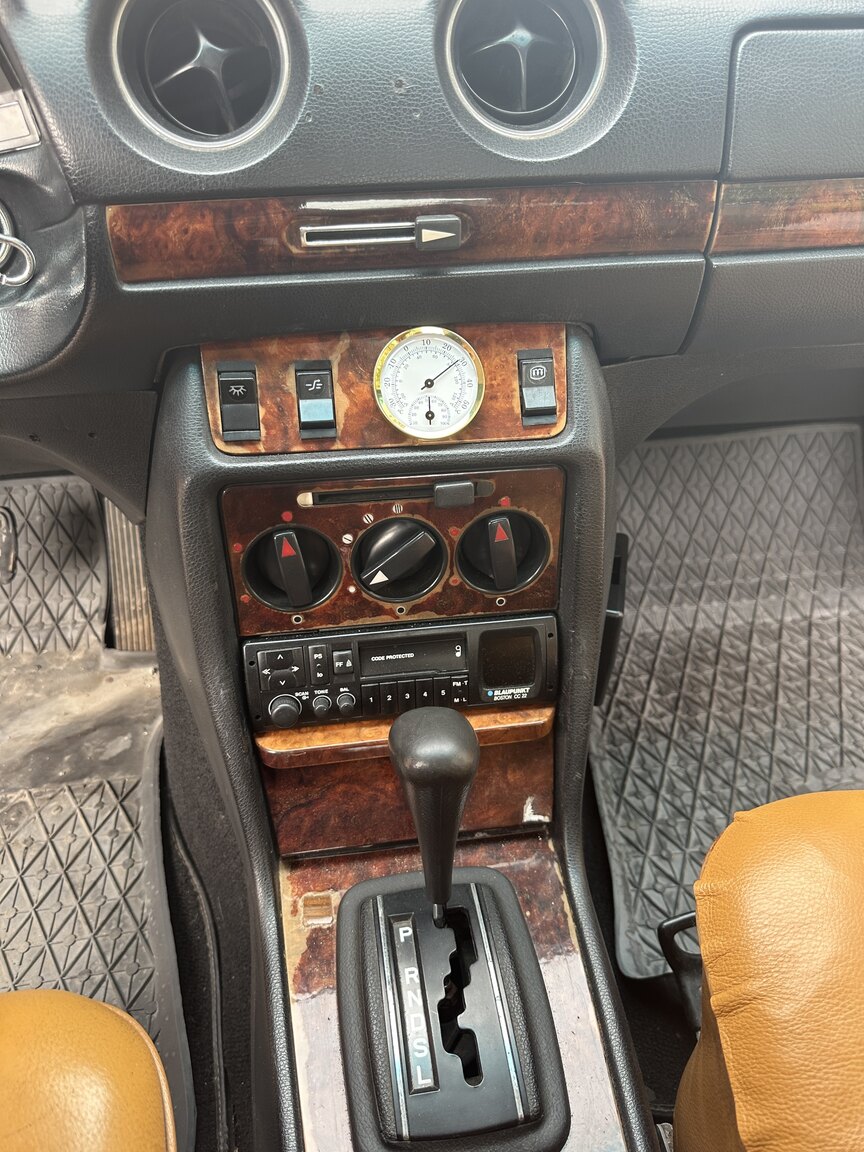 Interiörbild 1977 Mercedes-Benz 280 CE