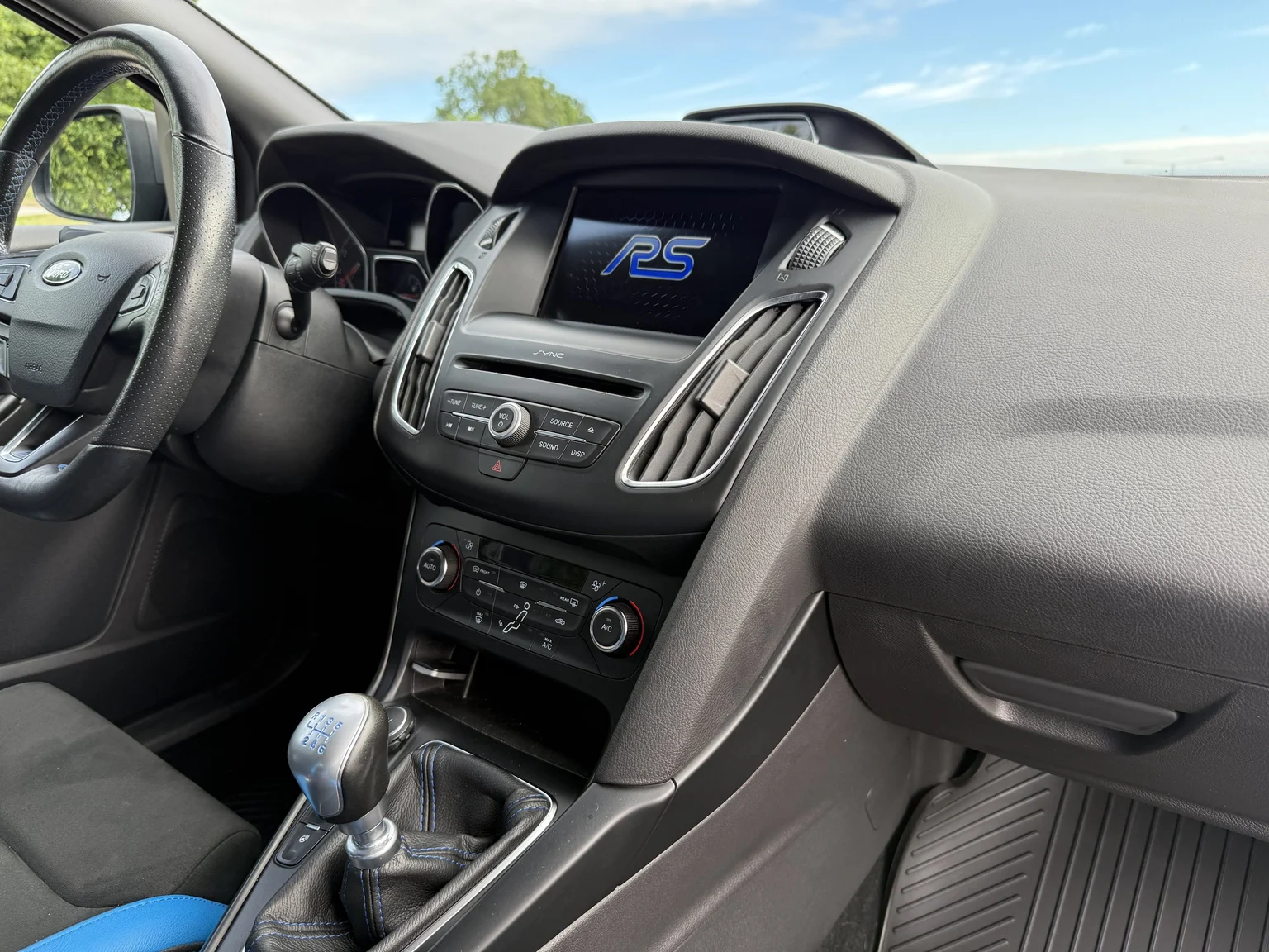Interior image of 2018 Ford Focus RS (41)