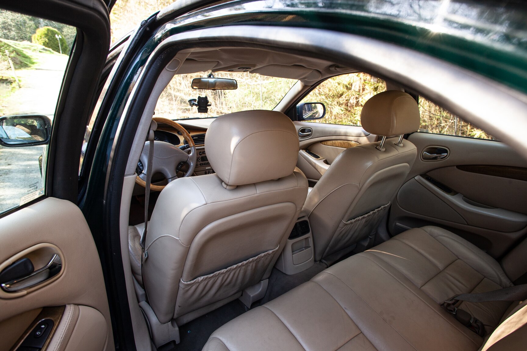 Interior image of 1999 Jaguar S-Type V6