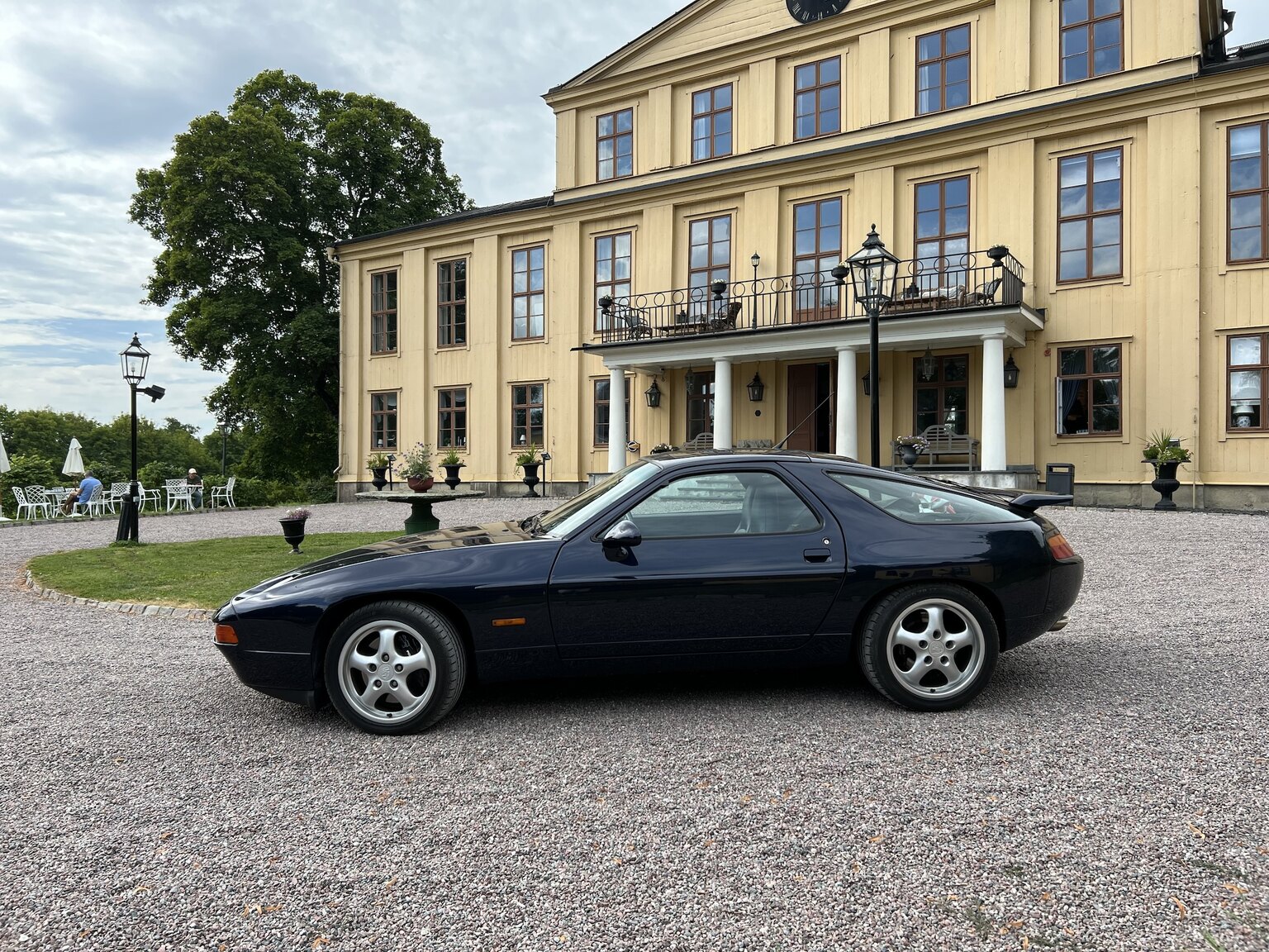 Exterior image of 1993 Porsche 928 GTS
