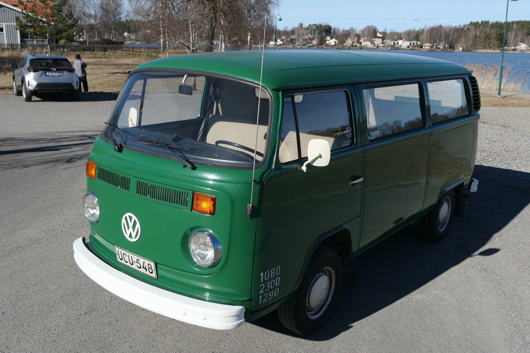Exteriörbild på 1975 Volkswagen Transporter 1600 Minibuss