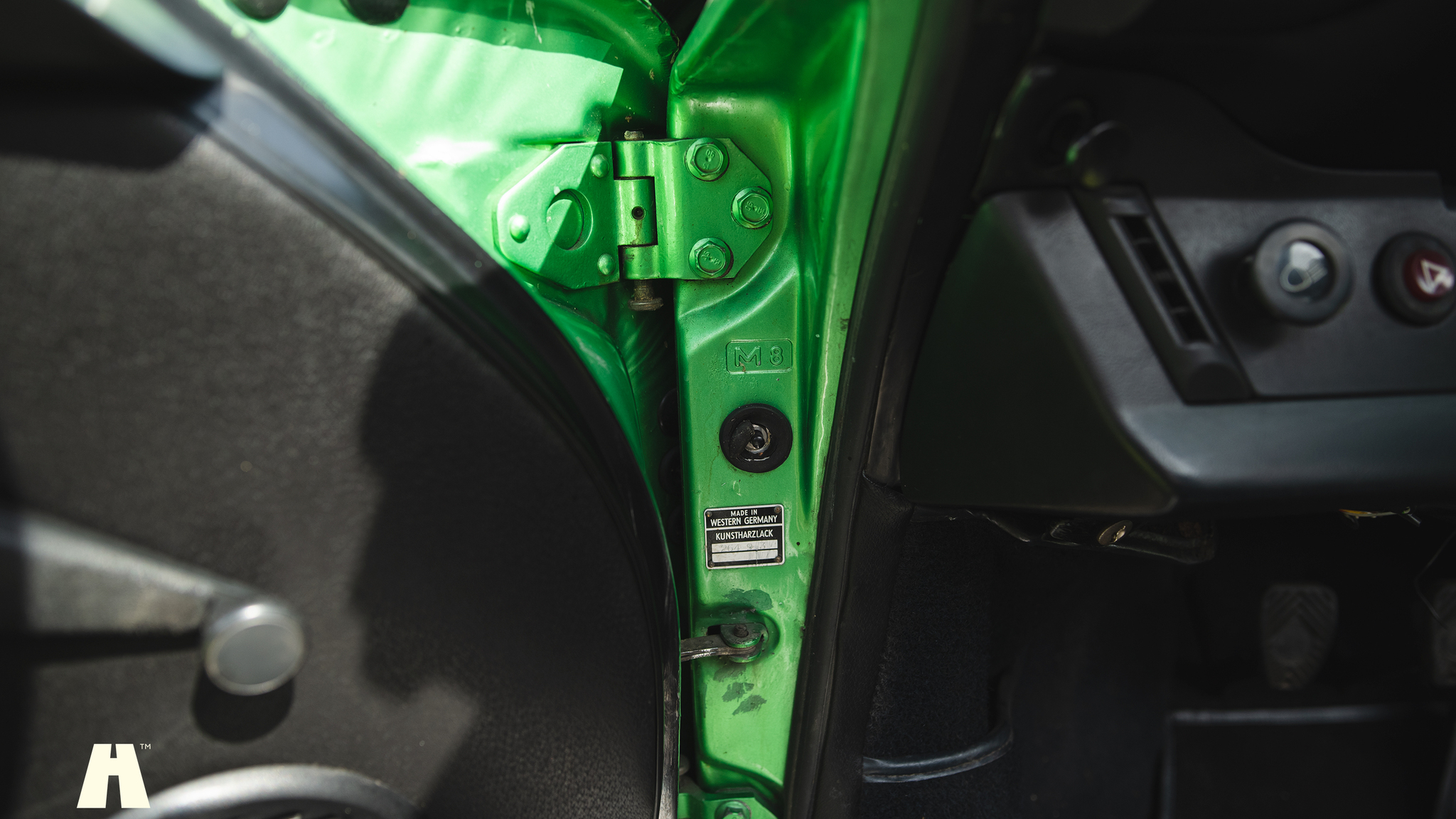 Interior image of 1976 Porsche 911 Targa