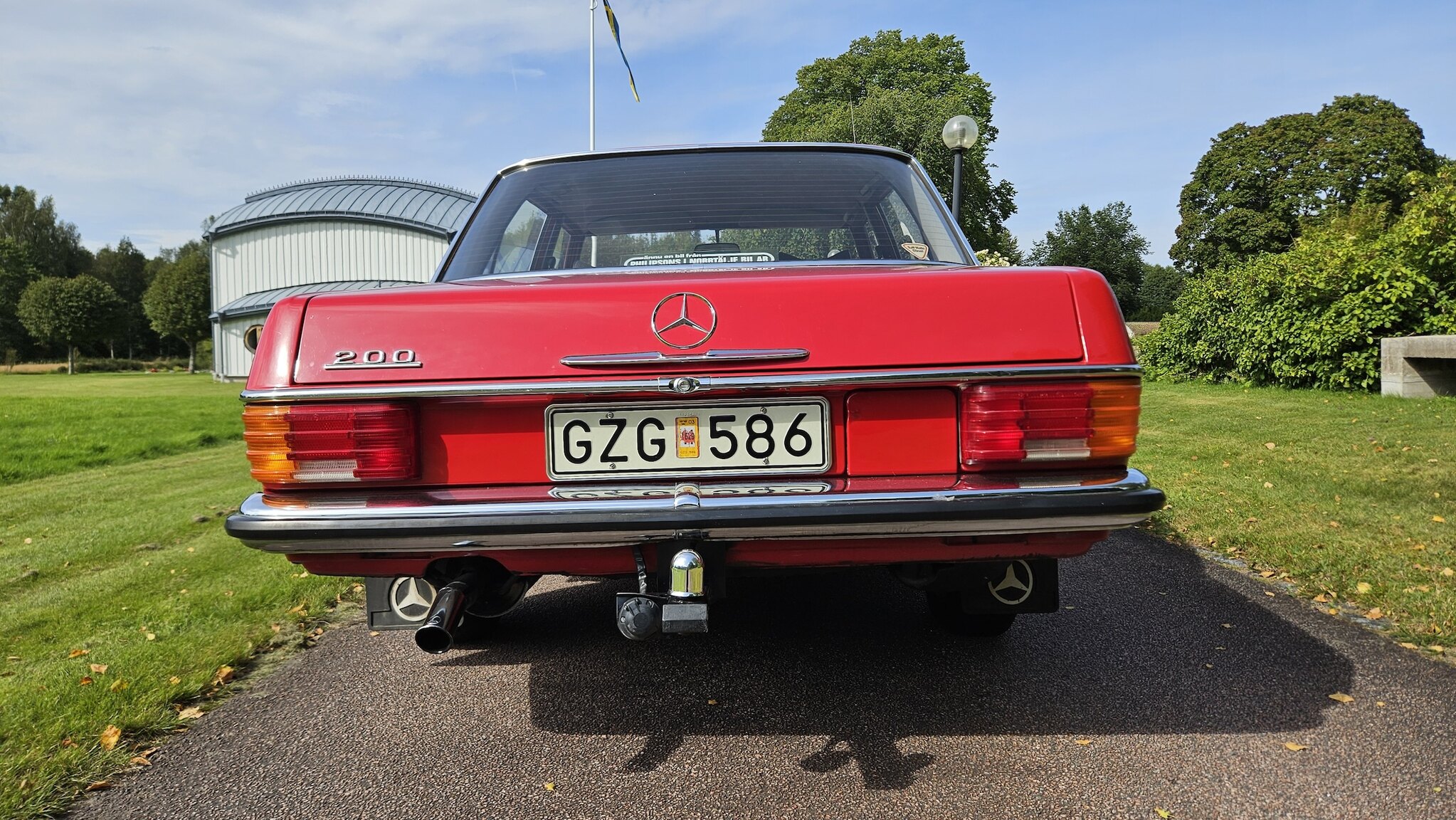 Exteriörbild på 1975 Mercedes-Benz 200