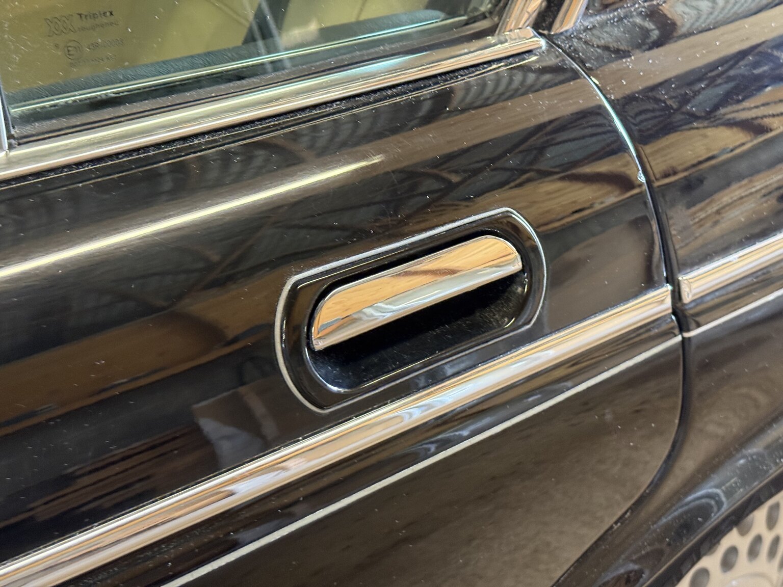 Exterior image of 1990 Jaguar Daimler Double six