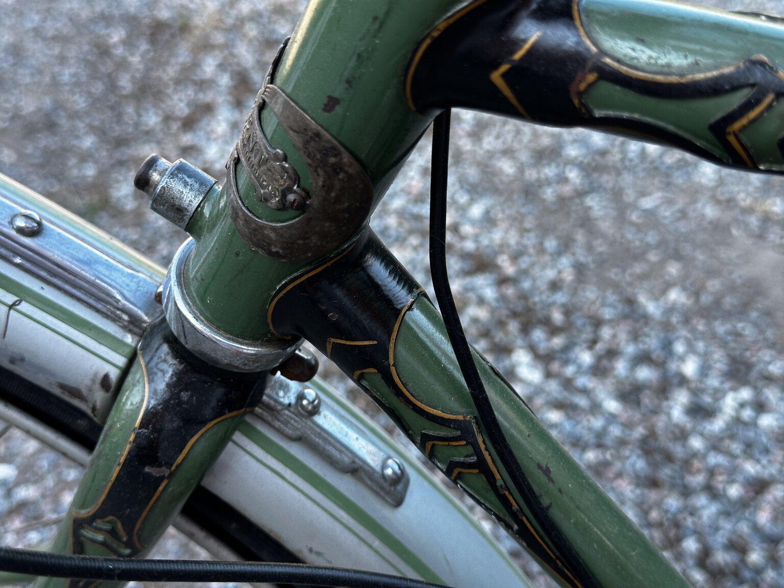 Exteriörbild på 1951 Fux med påhängsmotor