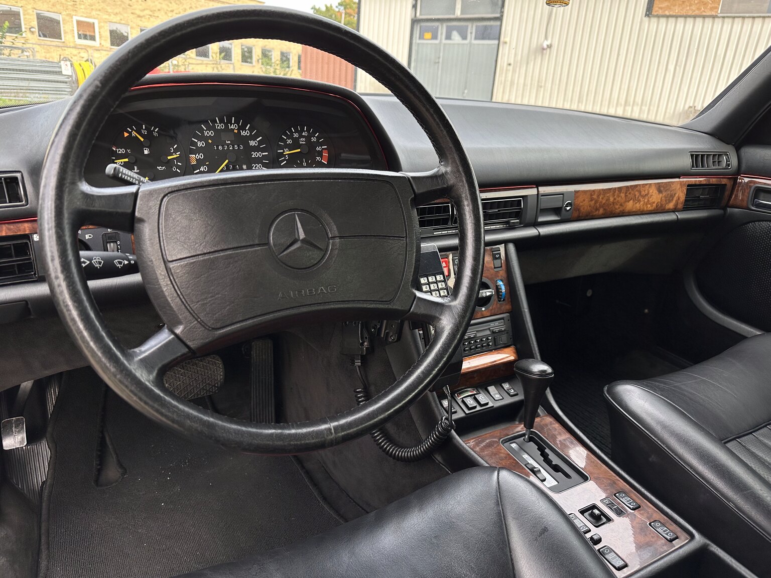 Interiörbild 1987 Mercedes 300 SE
