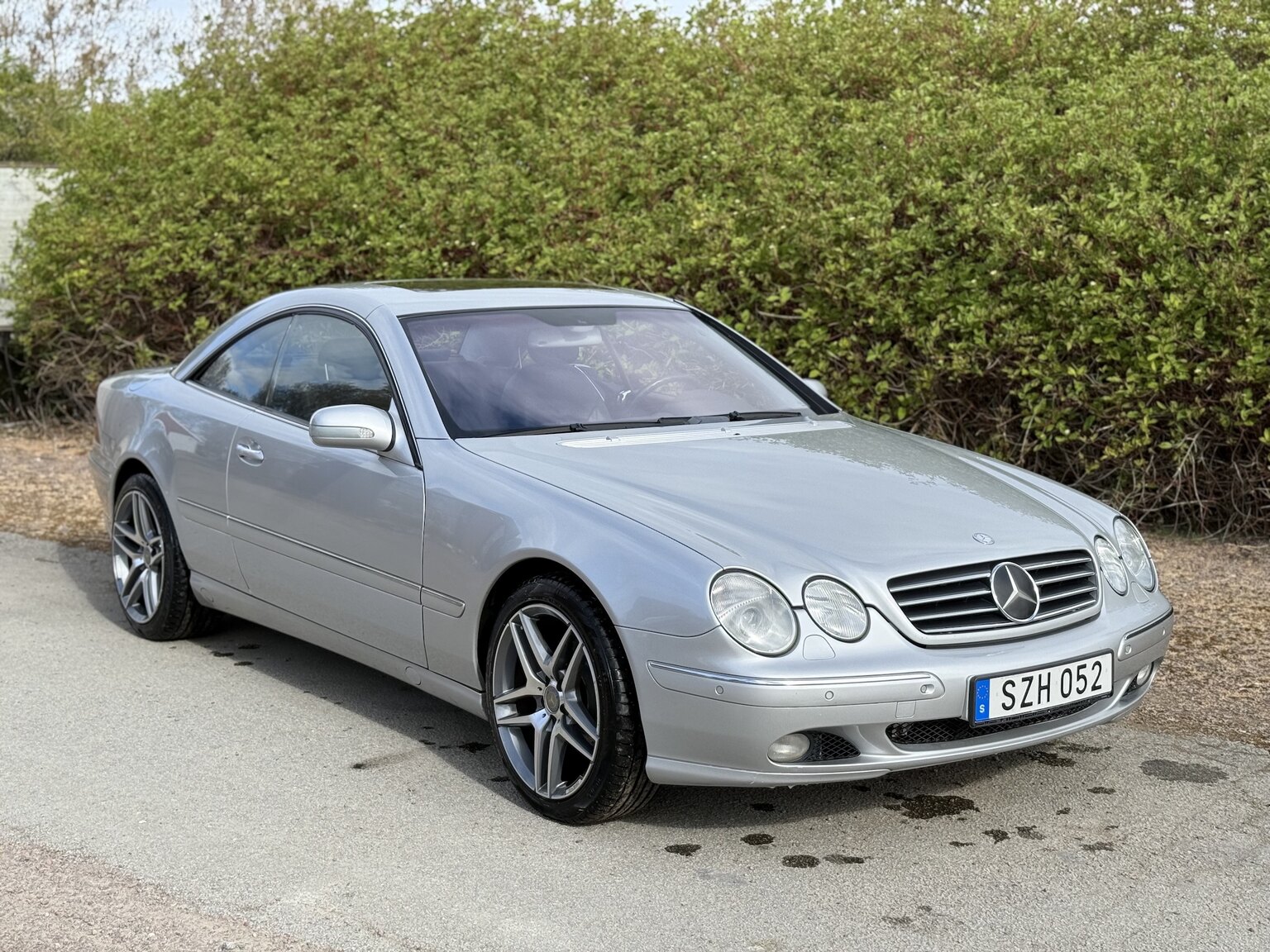 Exterior image of 2000 Mercedes-Benz CL 500