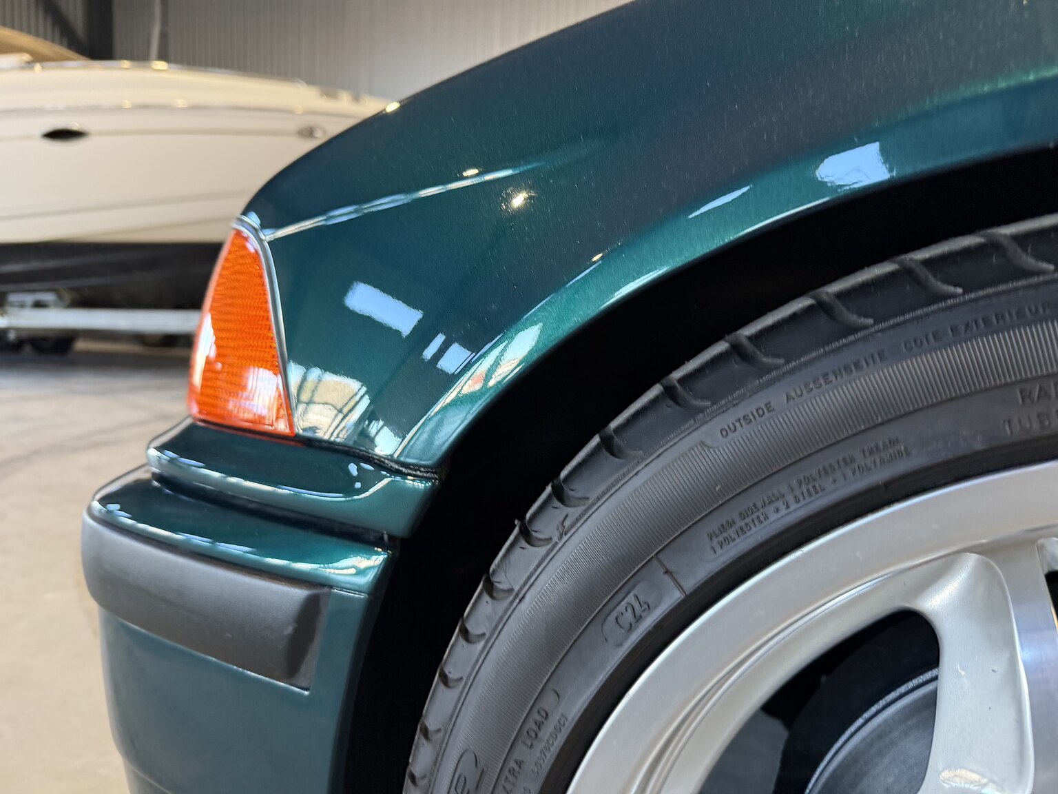 Exteriörbild på 1995 BMW 325i Coupé AVUS Edition "No Reserve Auction"