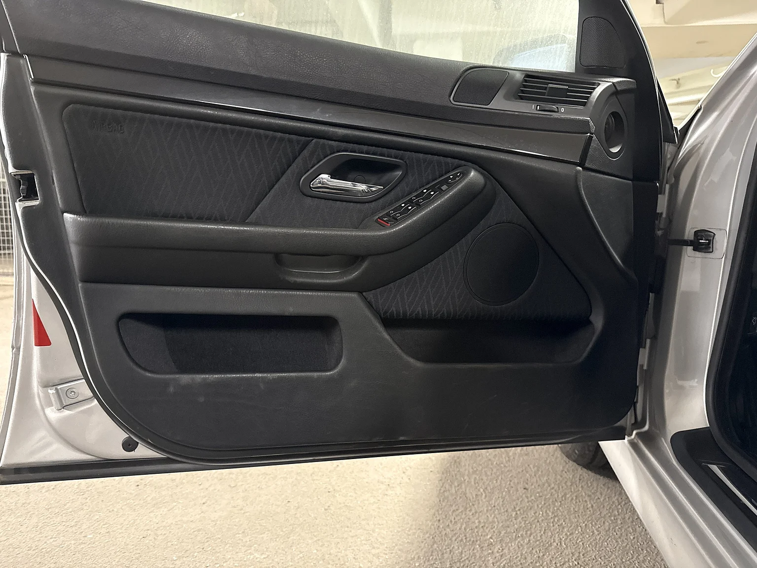 Innenraumfoto von 2002 BMW 520i (4)