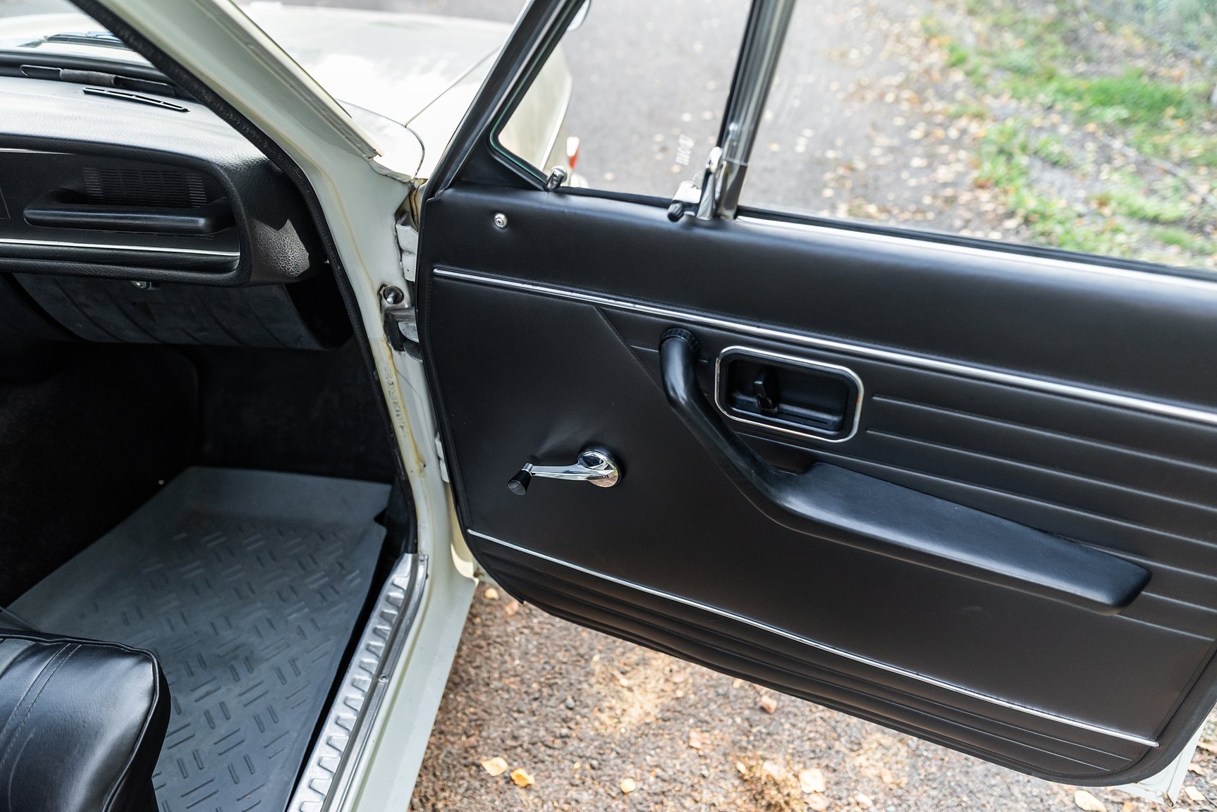 Interior image of 1967 Volvo 144 1.8 