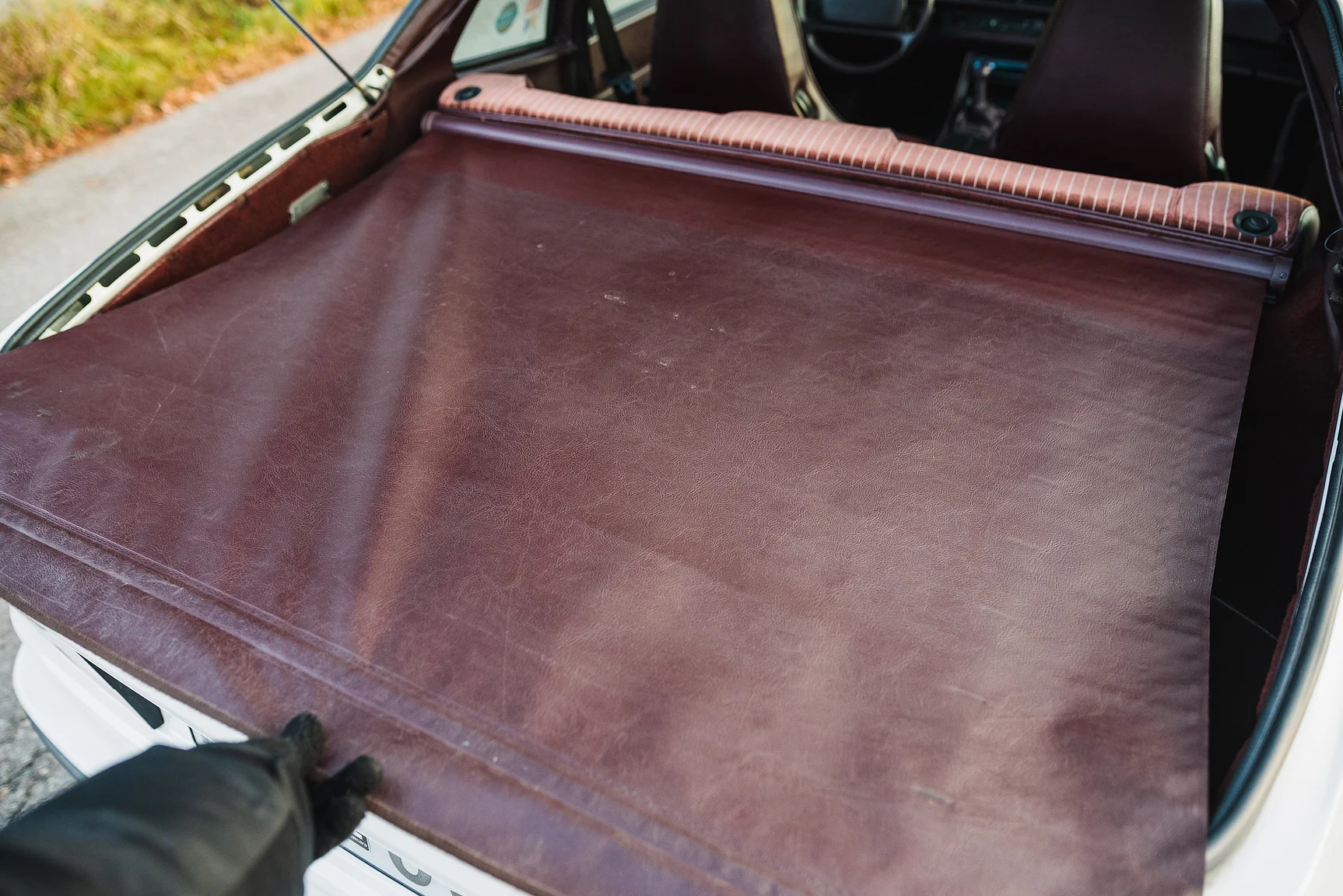 Interior image of 1986 Porsche 944R (62)