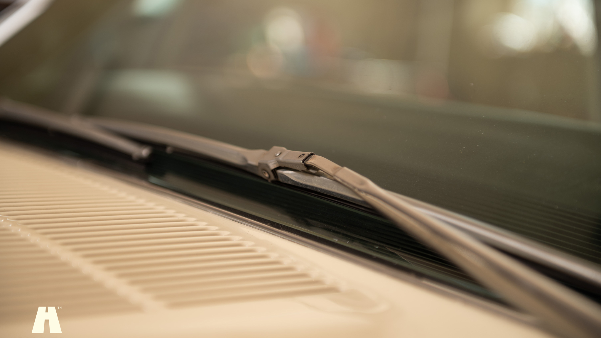 Exterior image of 1964 Ford Thunderbird 6.4 HT (40)