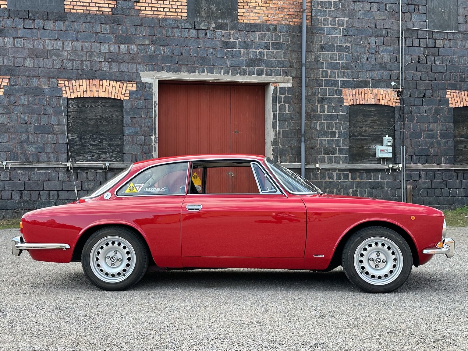 Exteriörbild på 1972 Alfa Romeo 2000 GTV Bertone Coupé