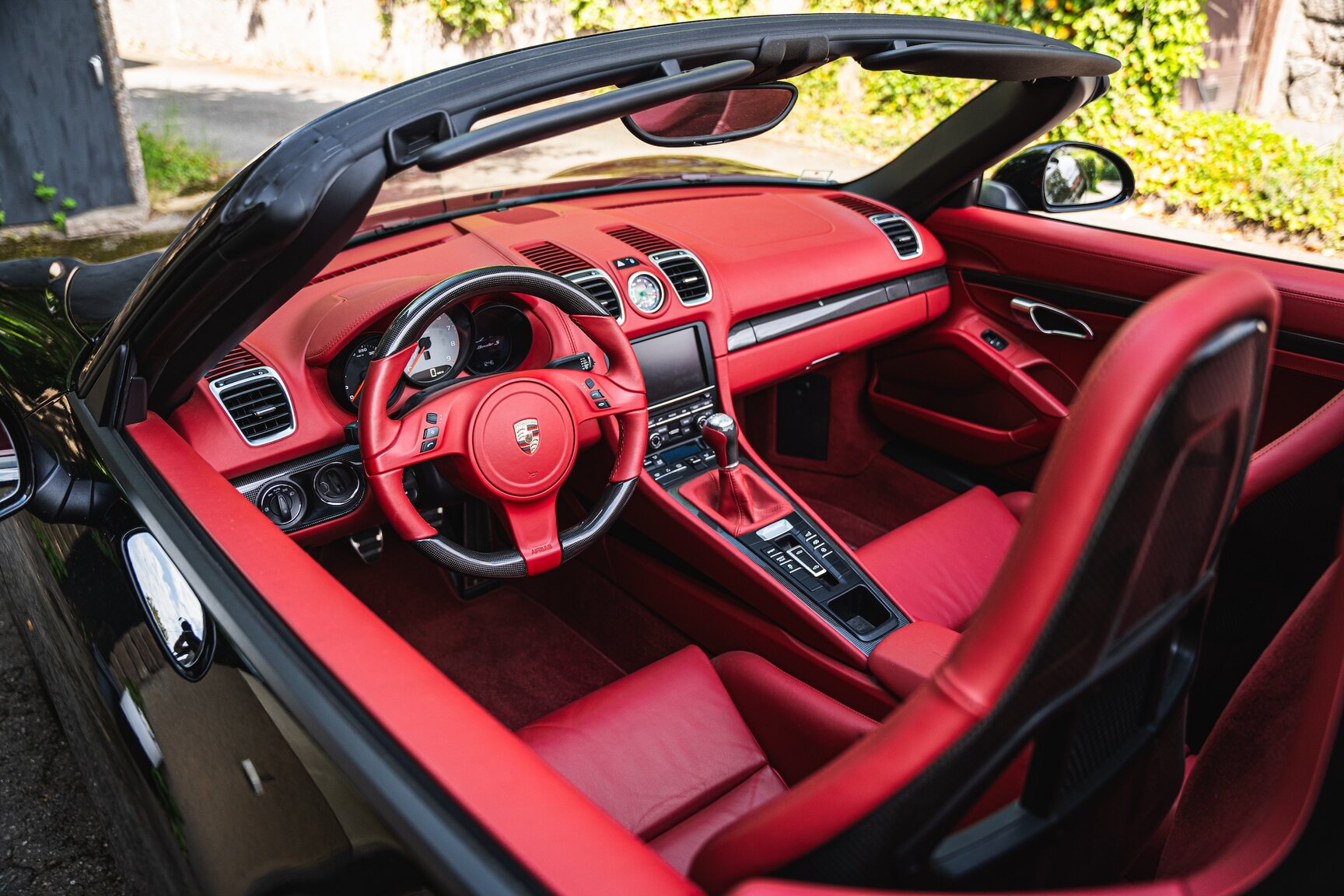 Interior image of 2013 Porsche Boxster S (2)