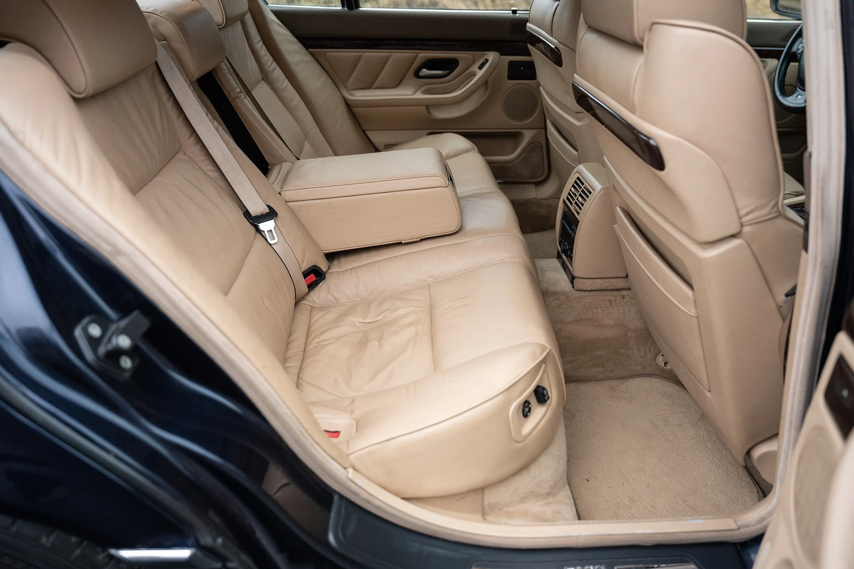 Interior image of 1996 BMW 740 iA - NO RESERVE (39)