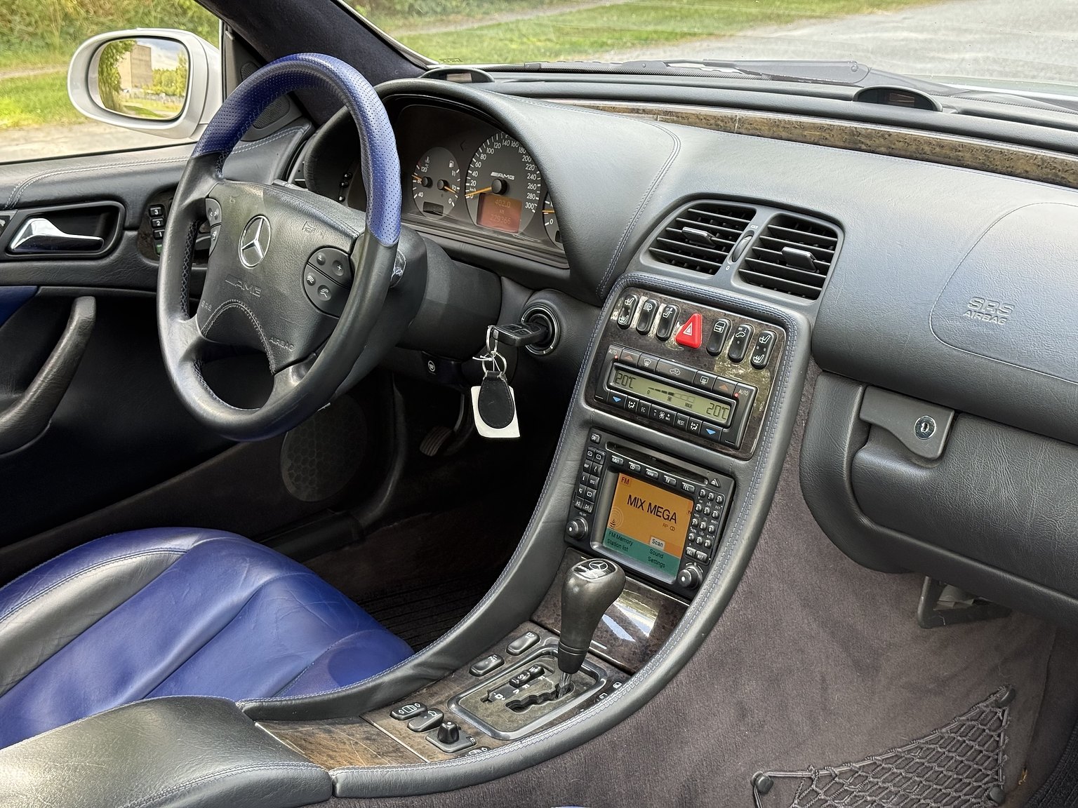 Interior image of 2000 Mercedes-Benz CLK 55 AMG Coupé