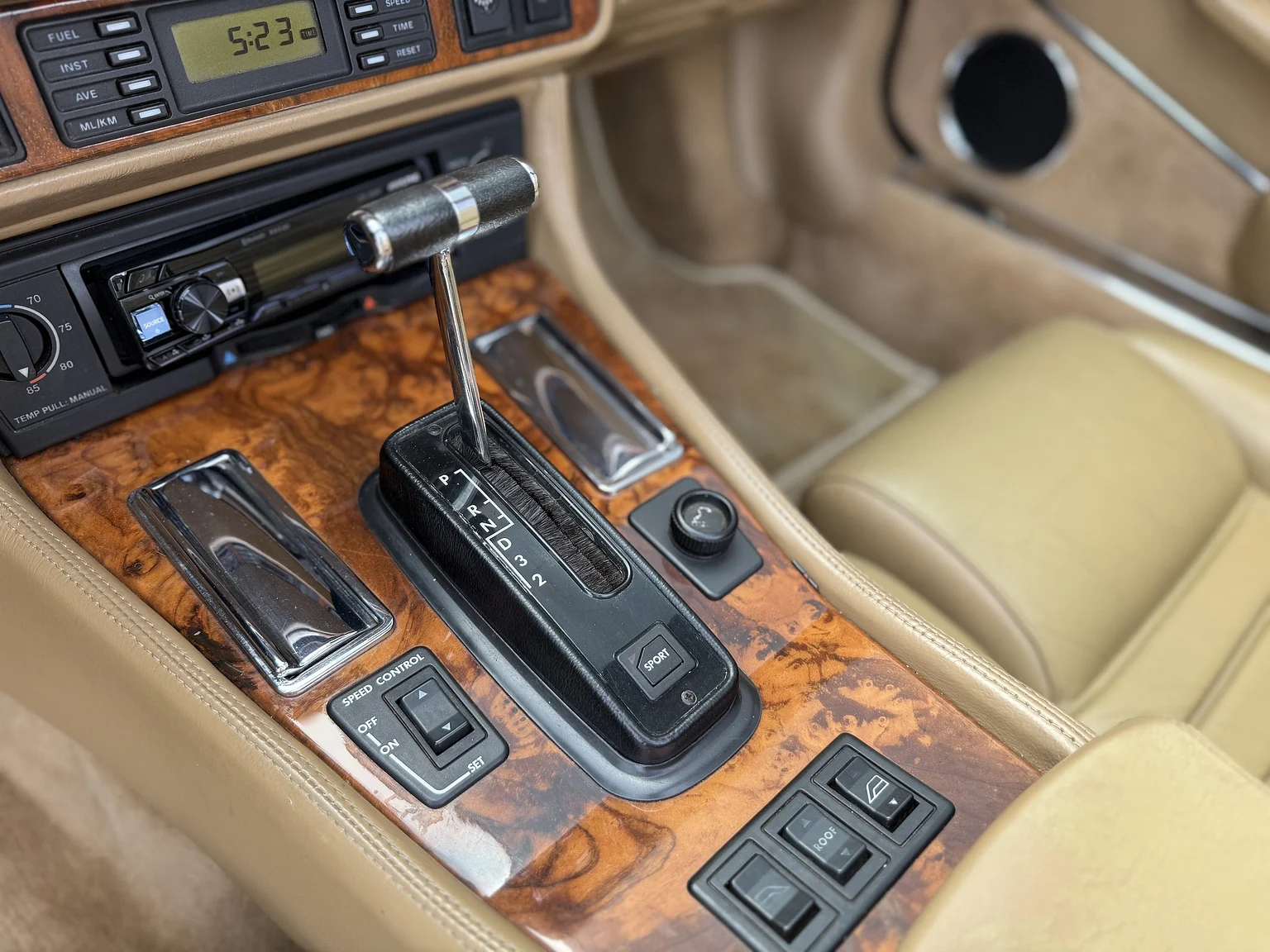 Interior image of 1993 Jaguar XjS Cabriolet (7)