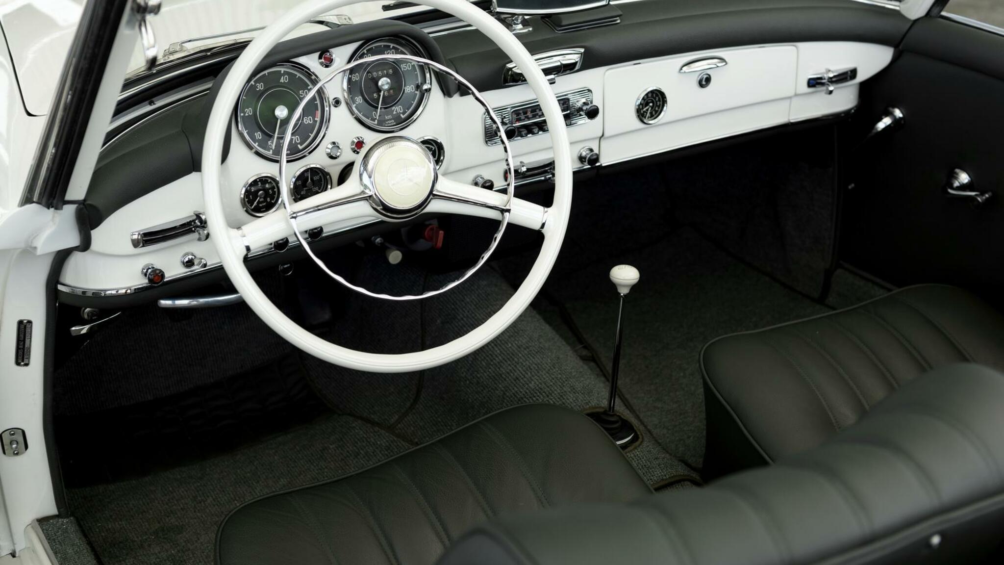 Innenraumfoto von 1956 Mercedes Benz 190 SL Roadster (5)