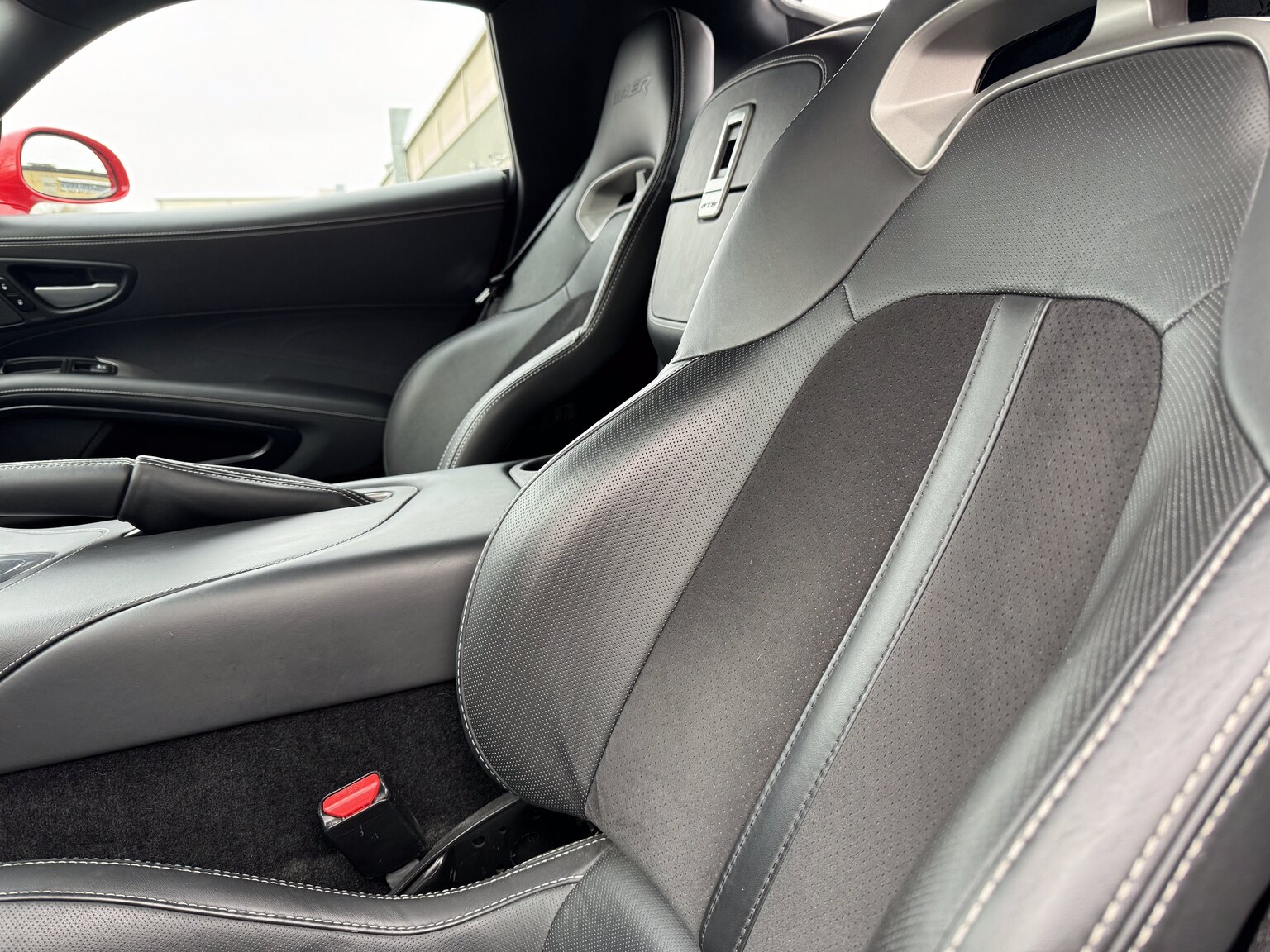 Interiörbild 2014 Dodge Viper GTS (31)