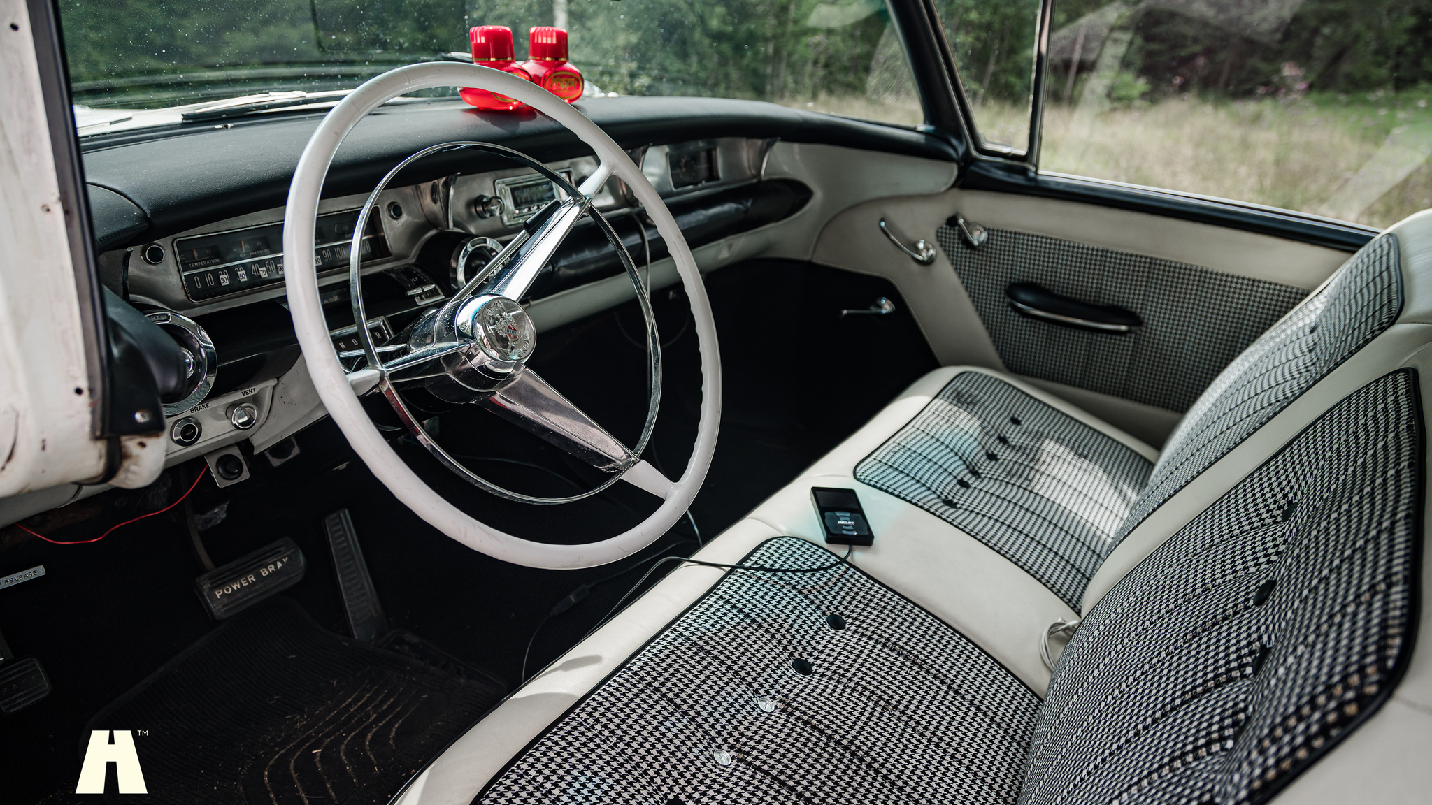 Interior image of 1957 Buick Special Riviera (Model 46R) V8 (1)