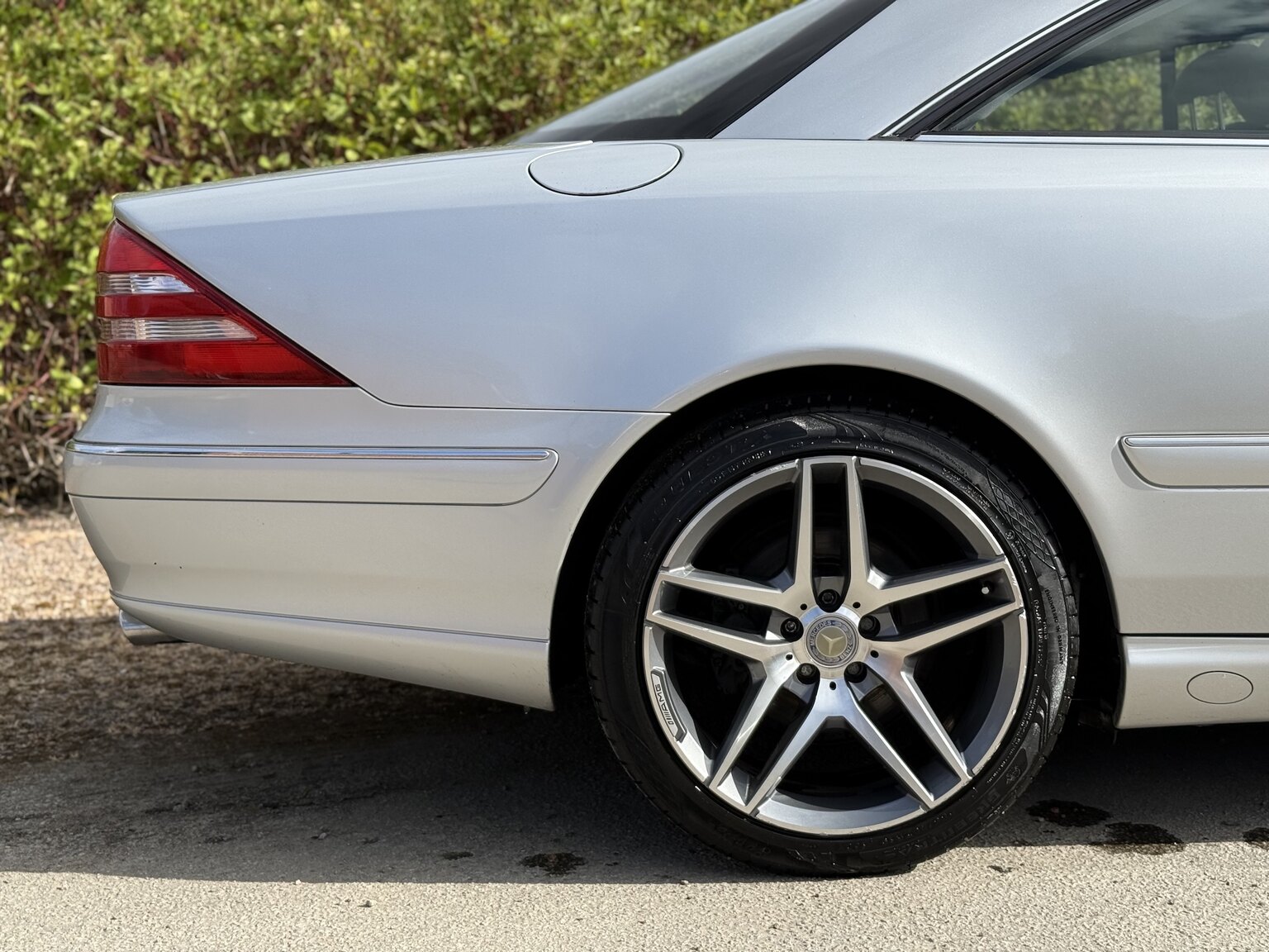 Exterior image of 2000 Mercedes-Benz CL 500