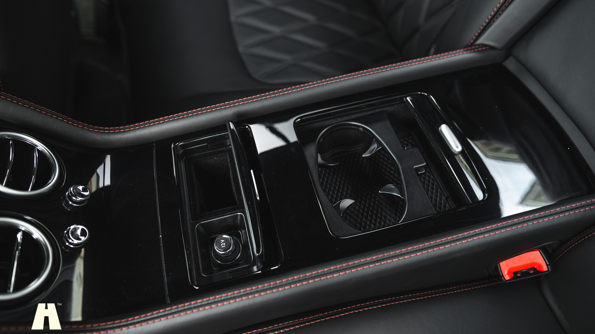 Interior image of 2013 Bentley Continental GT V8 (43)