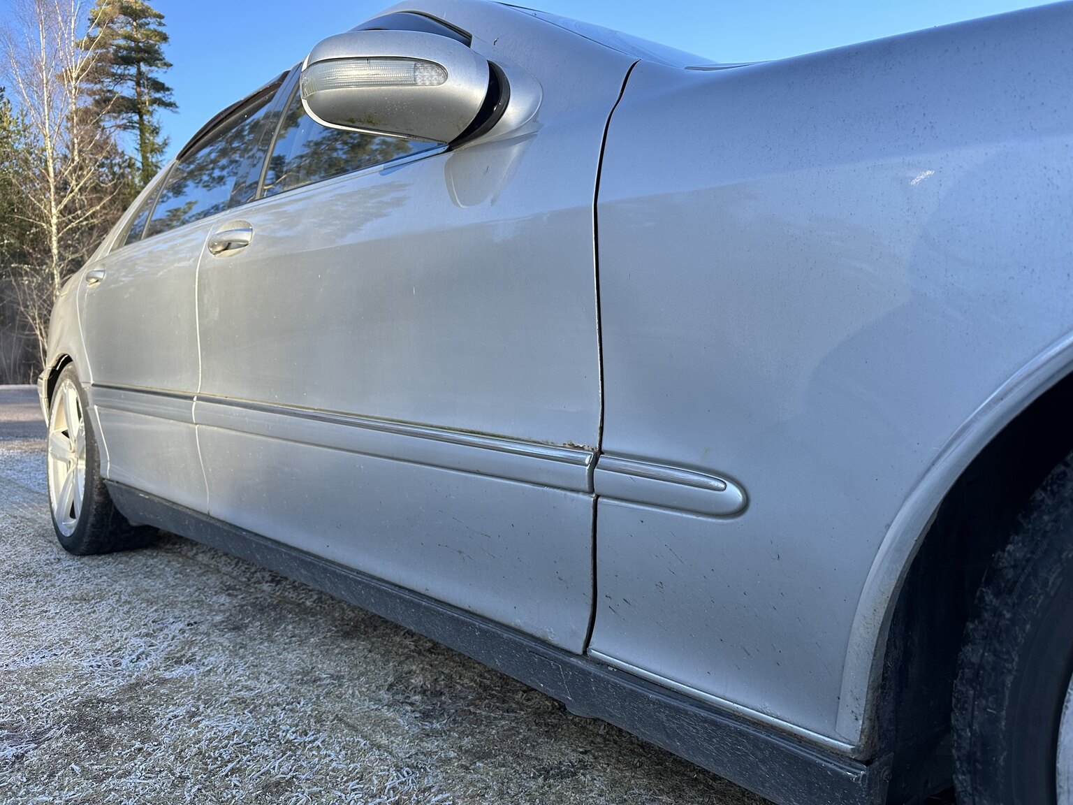 Exterior image of 1999 Mercedes-Benz S 500 L