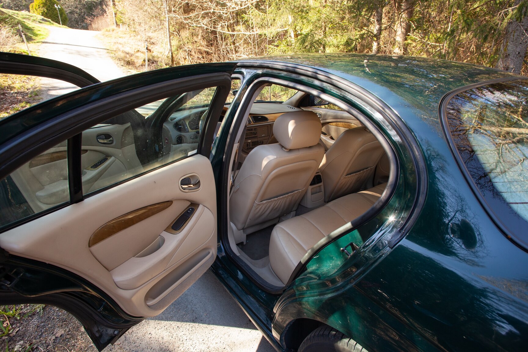 Interior image of 1999 Jaguar S-Type V6