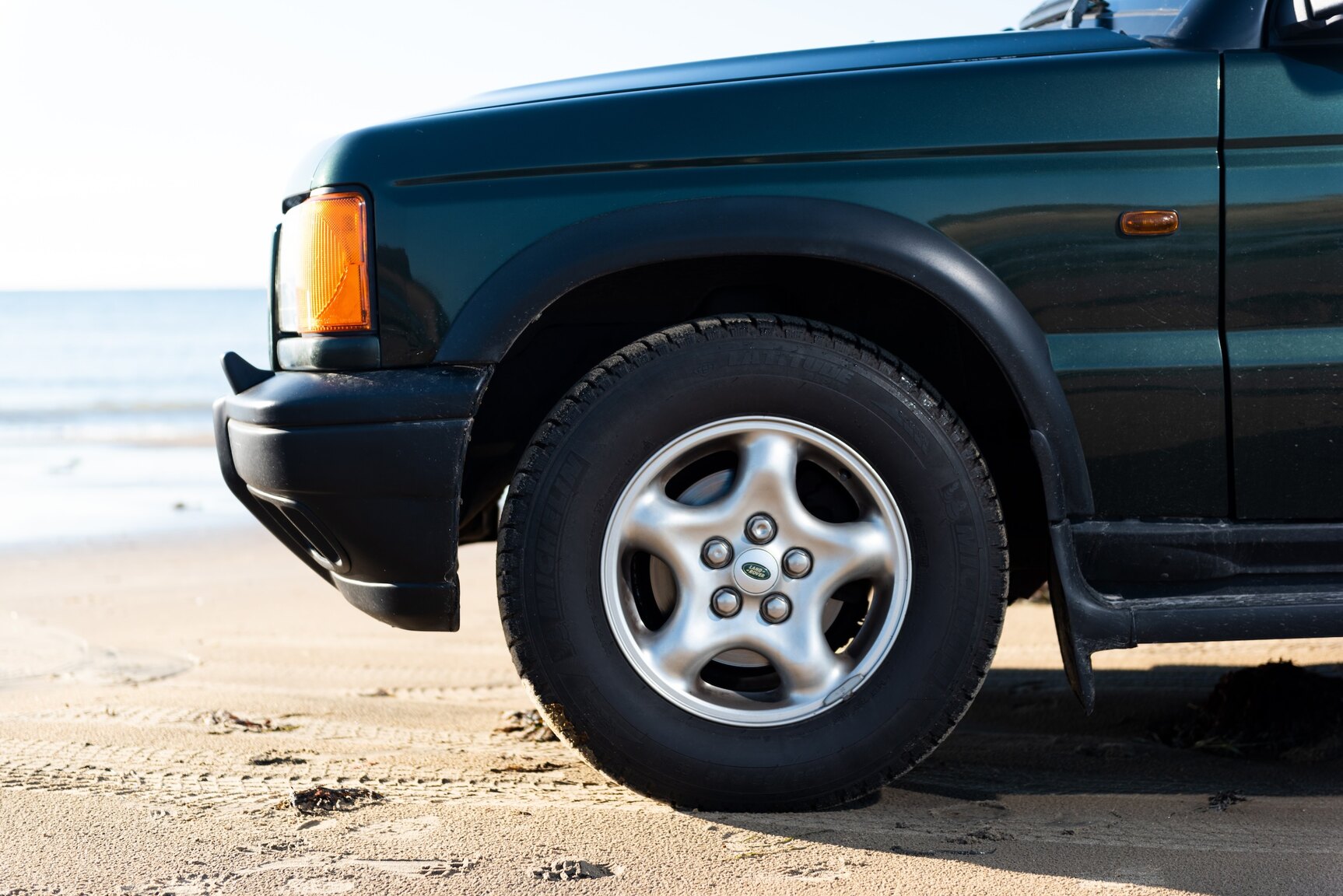 Exterior image of 1999 Land Rover Discovery 4.0 V8