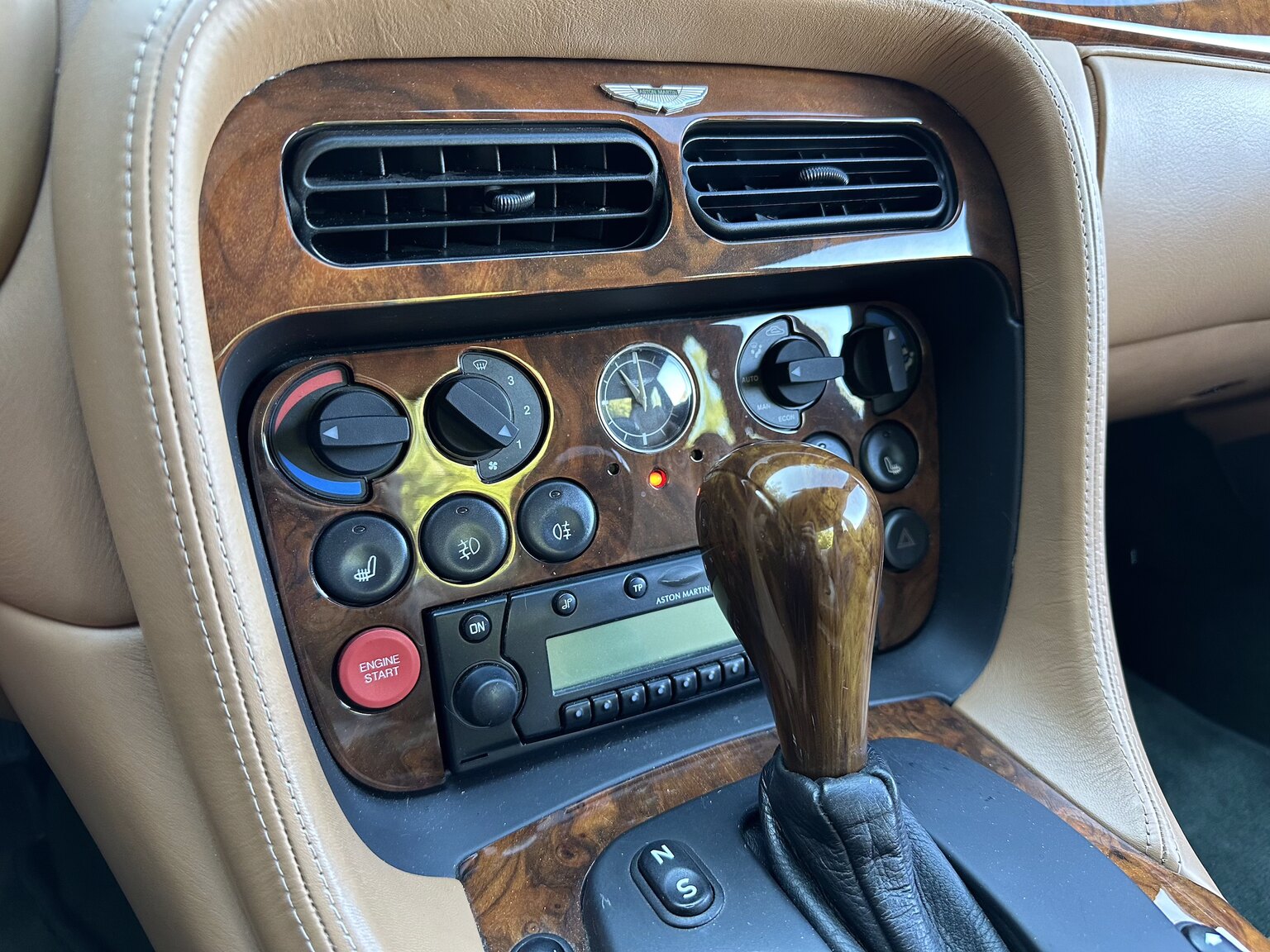 Innenraumfoto von 2003 Aston Martin DB7