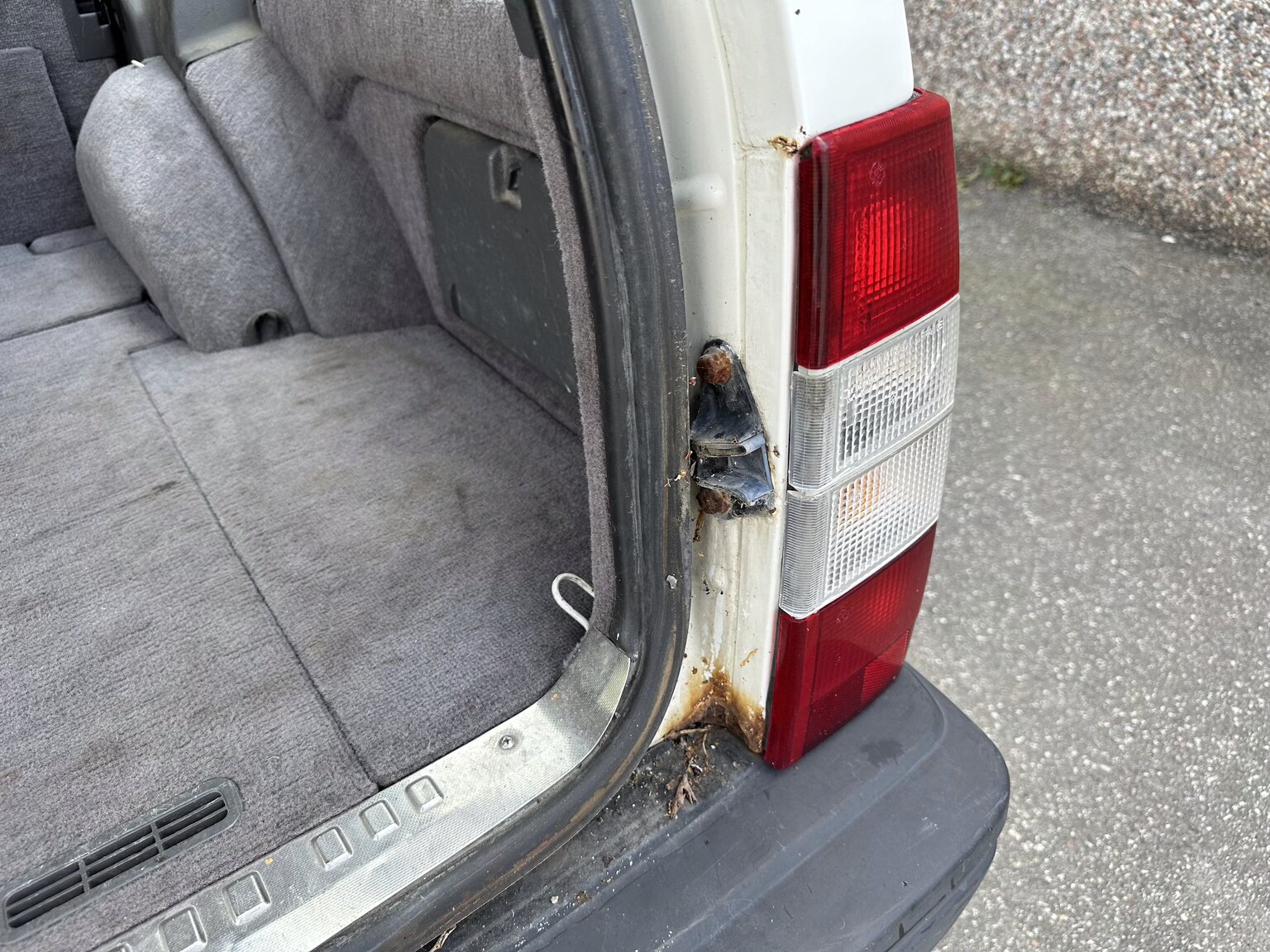 Interior image of 1998 Volvo 945