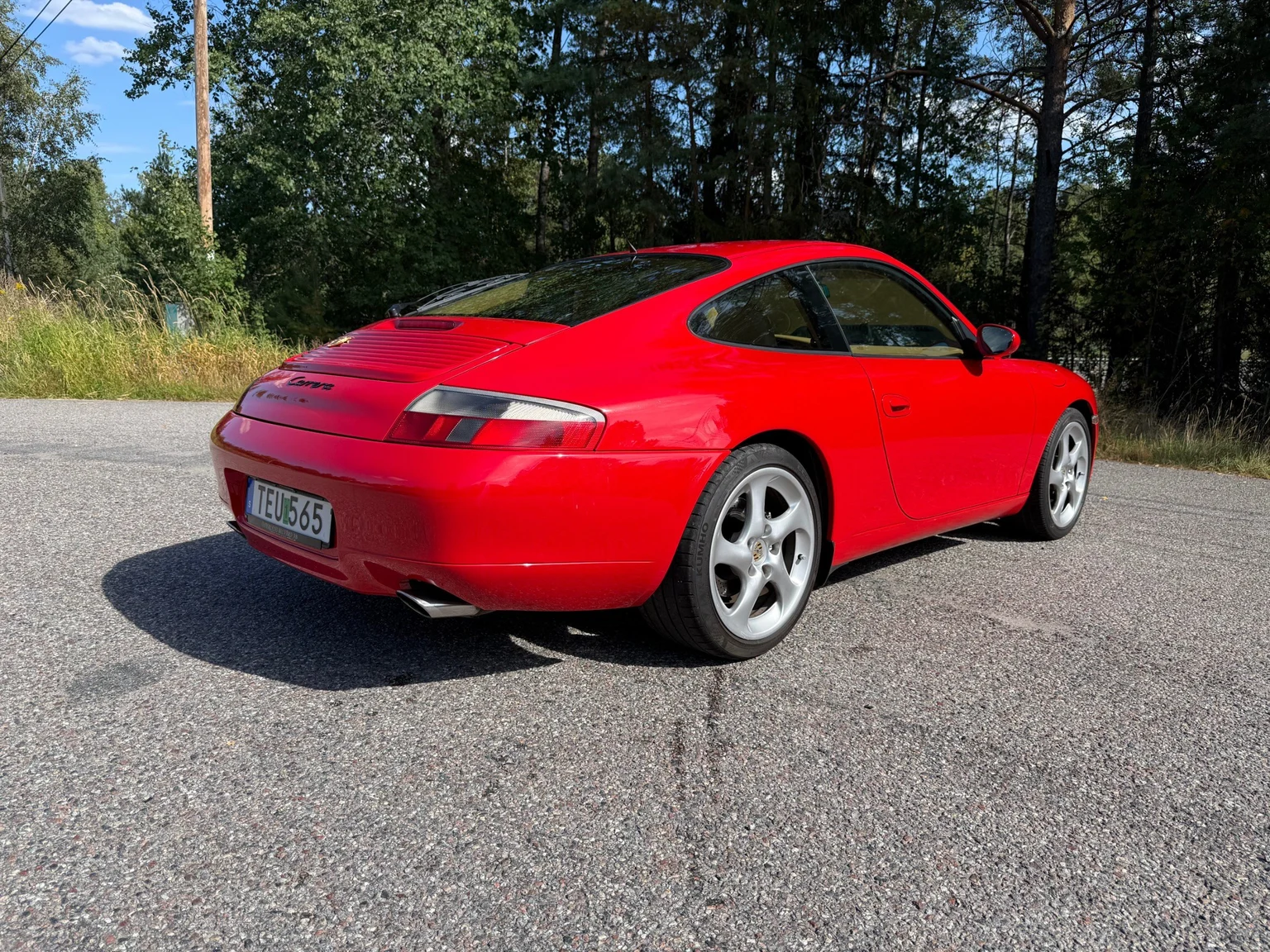 Exterior image of 1998 Porsche 911 Carrera (5)