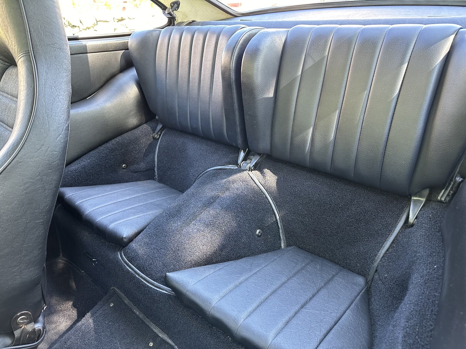 Interior image of 1975 Porsche 911