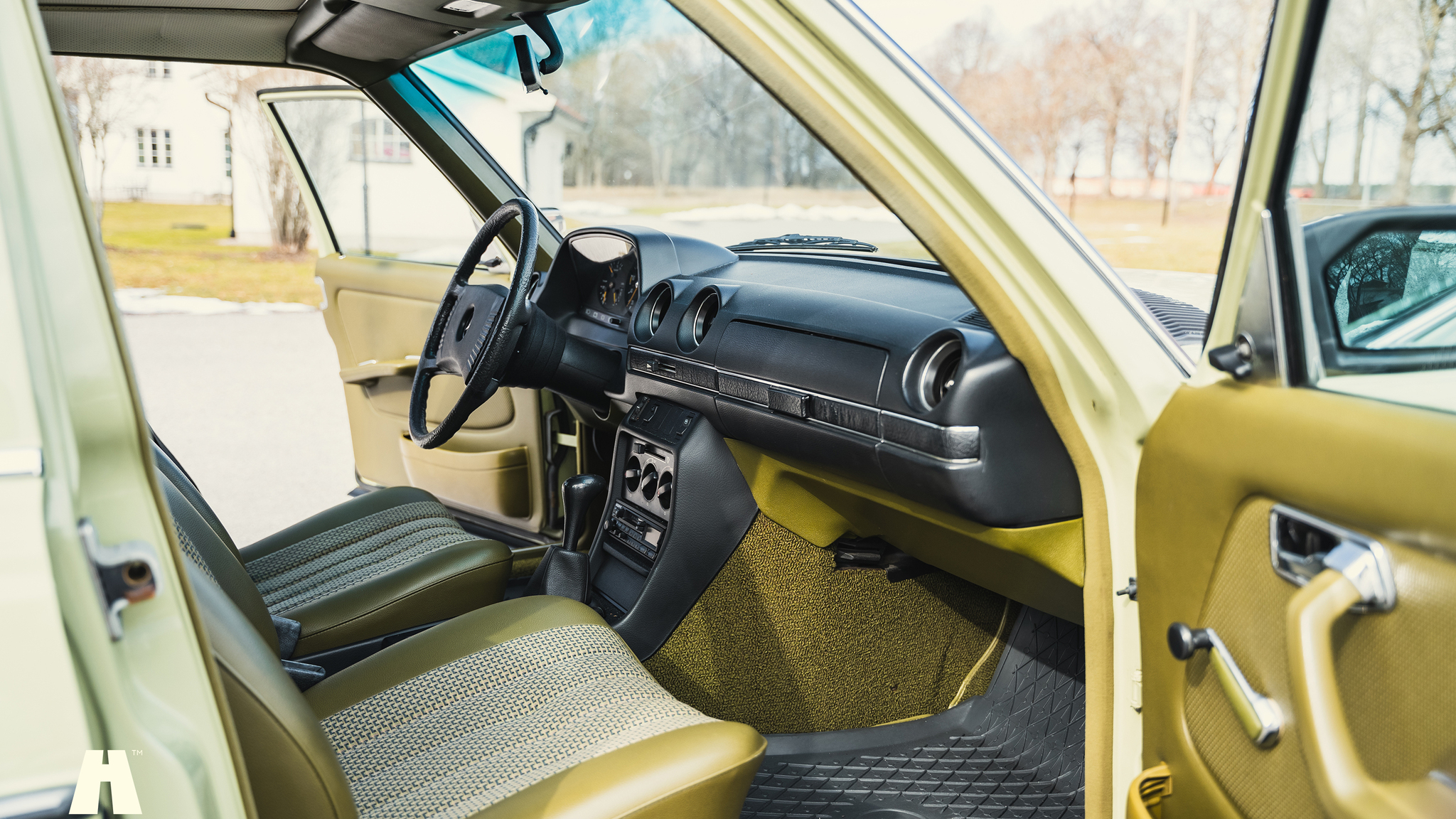 Innenraumfoto von 1979 Mercedes Benz 230