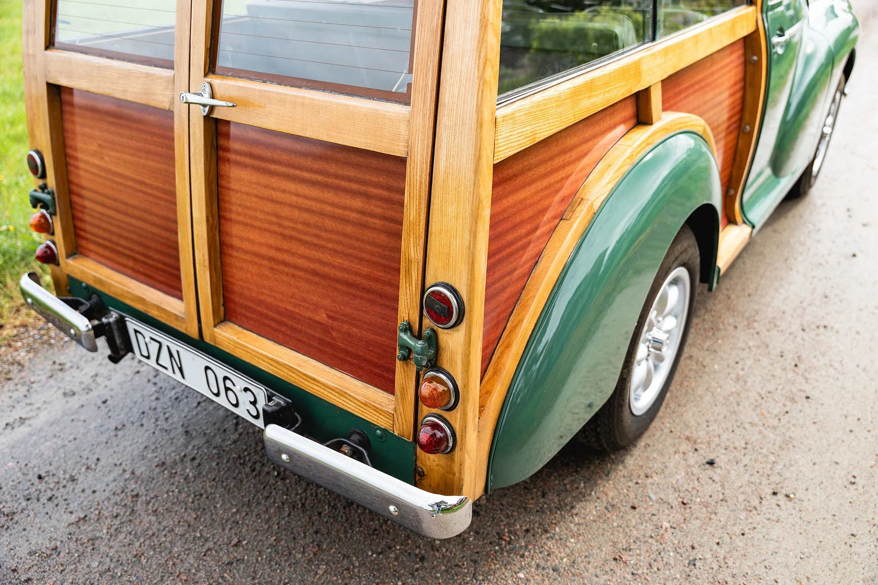 Exterior image of 1968 Morris Minor Traveller (24)