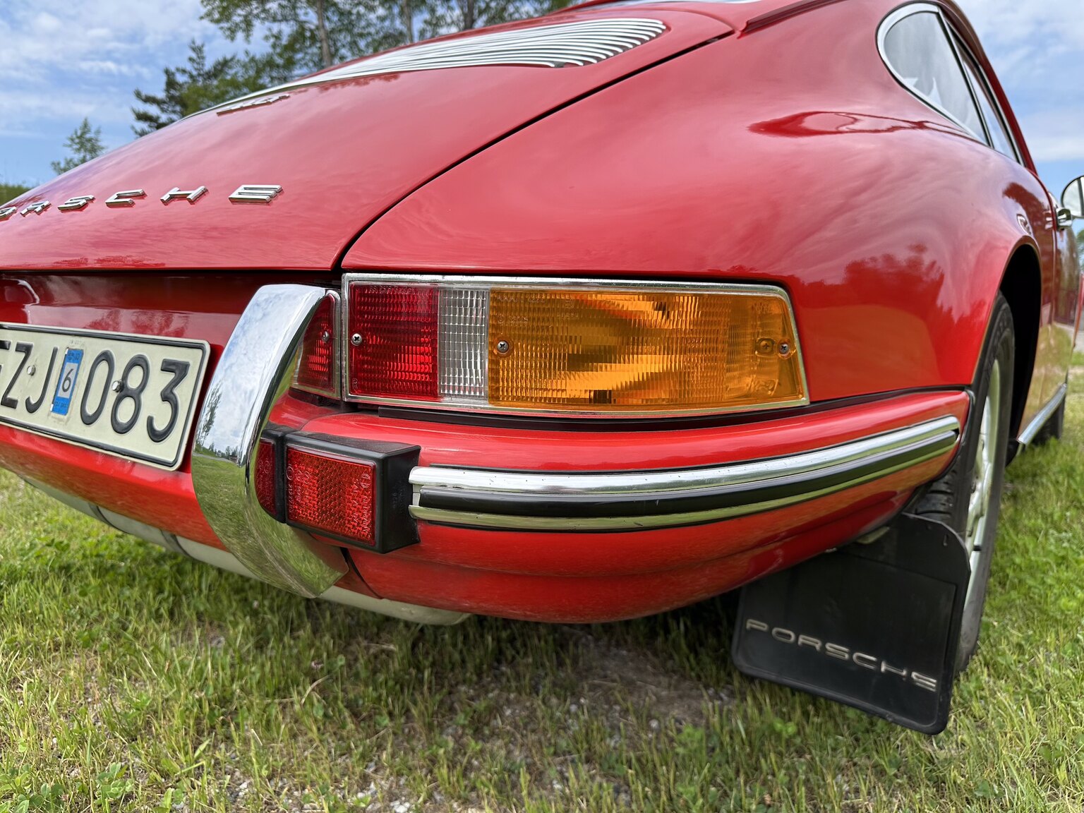 Exterior image of 1969 1969 PORSCHE COUPÉ 911 T 