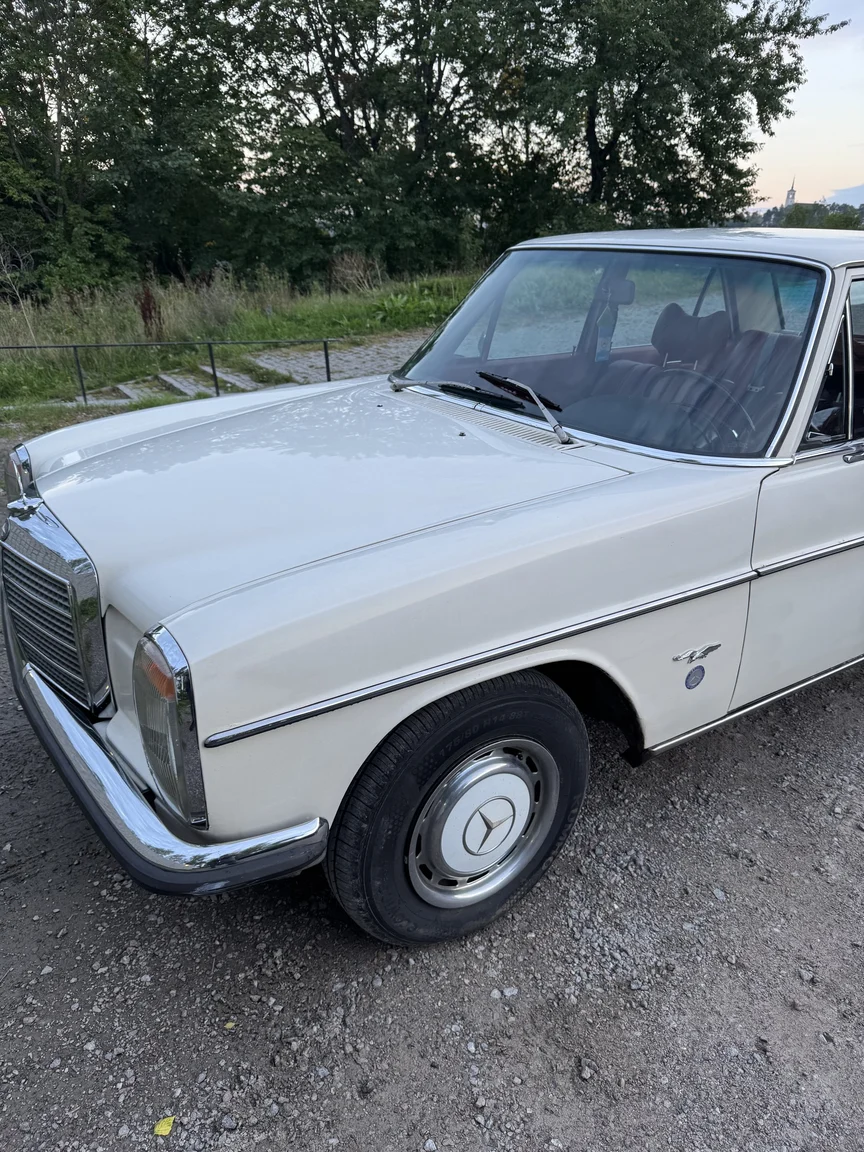 Aussenfoto 1972 Mercedes-Benz 200 (41)