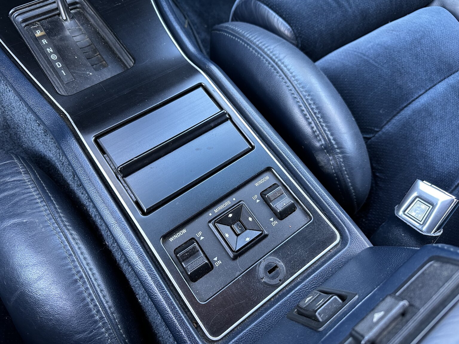Interior image of 1987 Lincoln Mark VII LSC