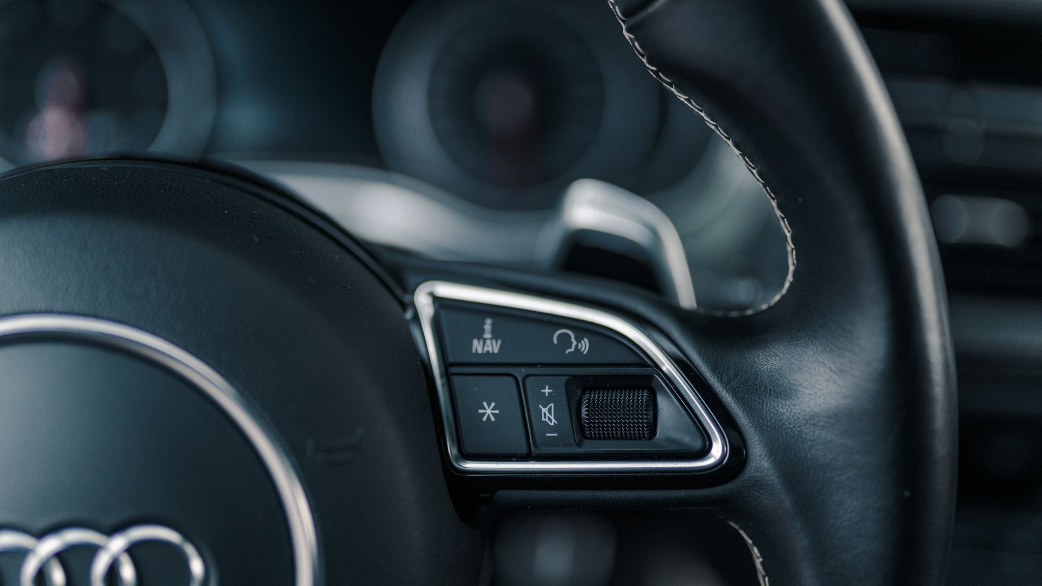 Innenraumfoto von 2016 Audi RS6 Avant Exclusive (25)