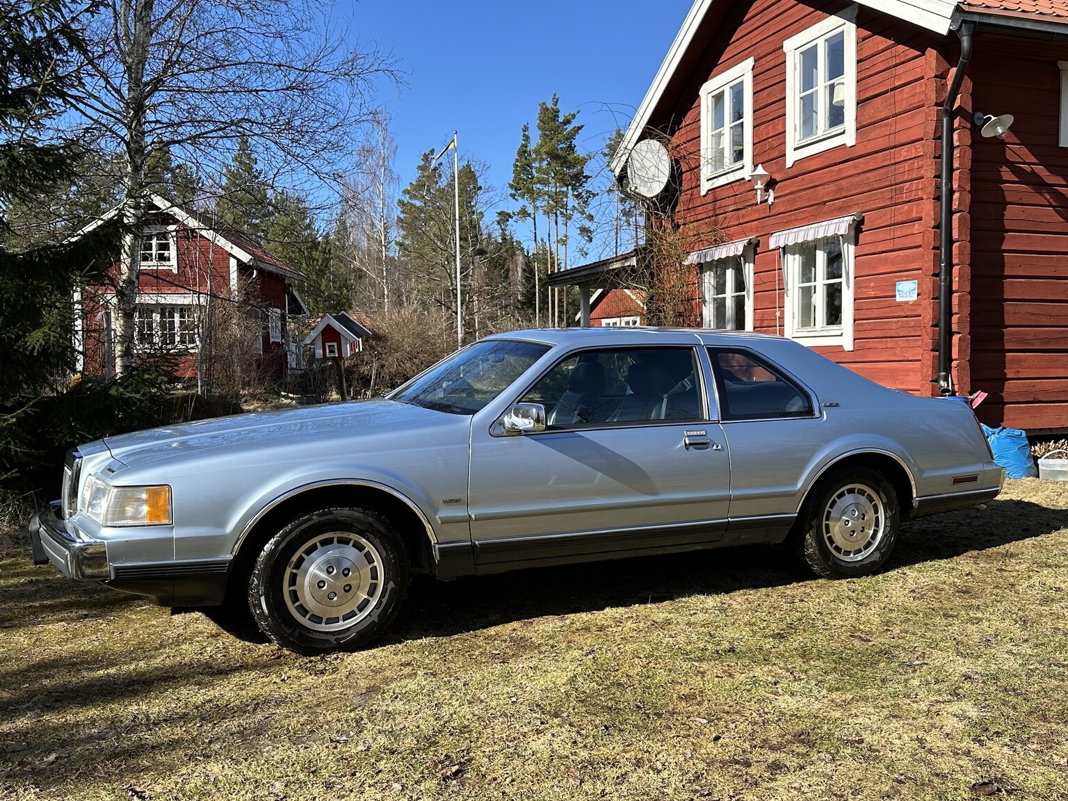 Exteriörbild på 1987 Lincoln Mark VII LSC