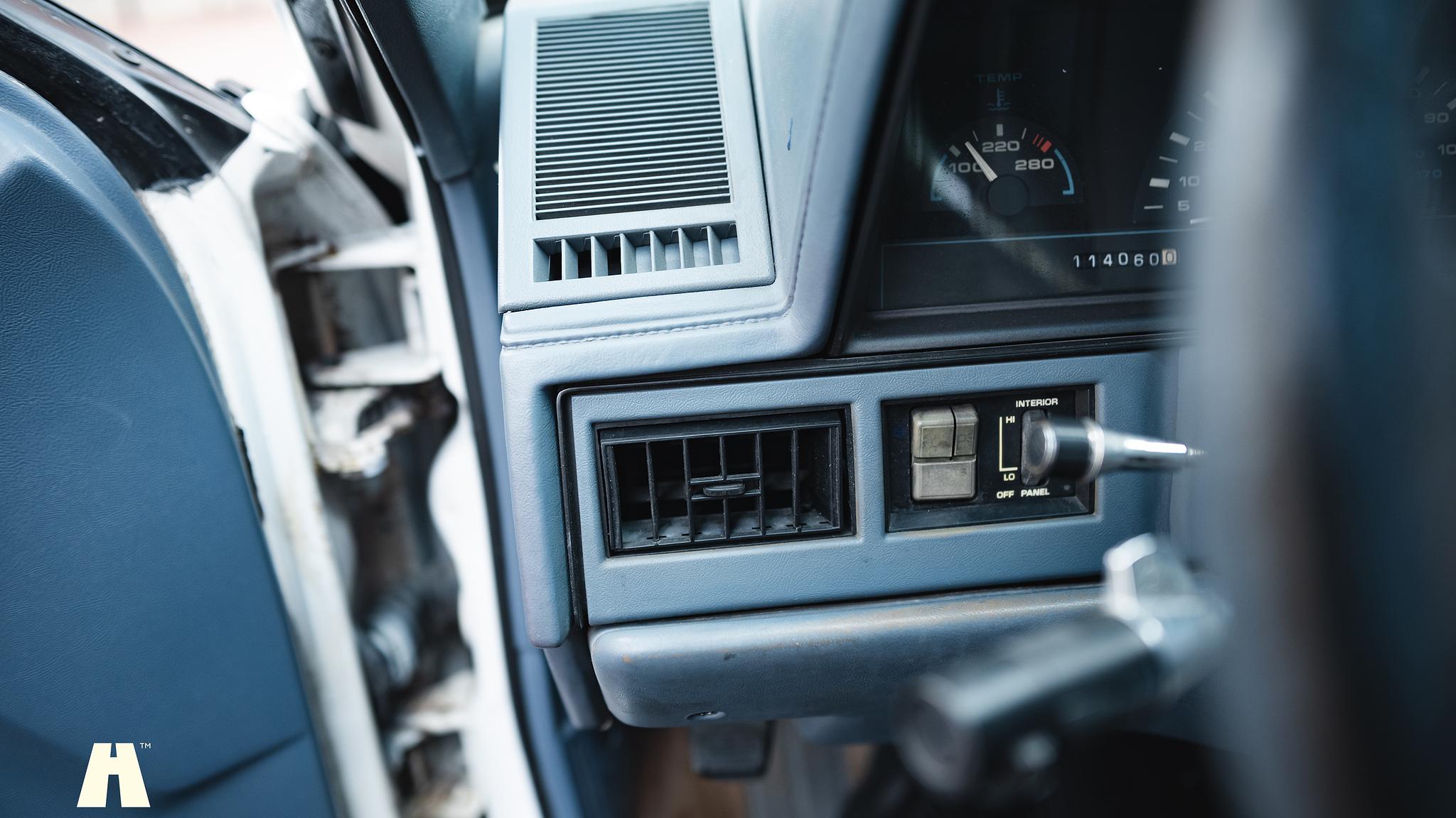 Interior image of 1994 Oldsmobile Cutlass Ciera Sedan 3.1 (58)