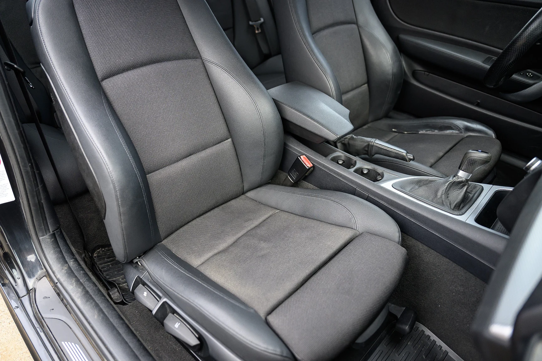 Innenraumfoto von 2007 2007 BMW 130i M Sport (31)