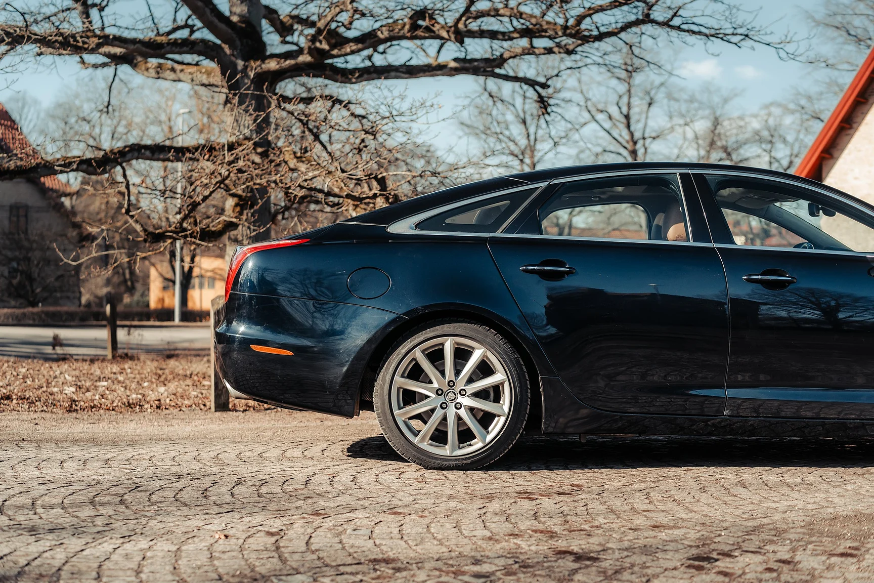 Exterior image of 2012 Jaguar XJ (63)