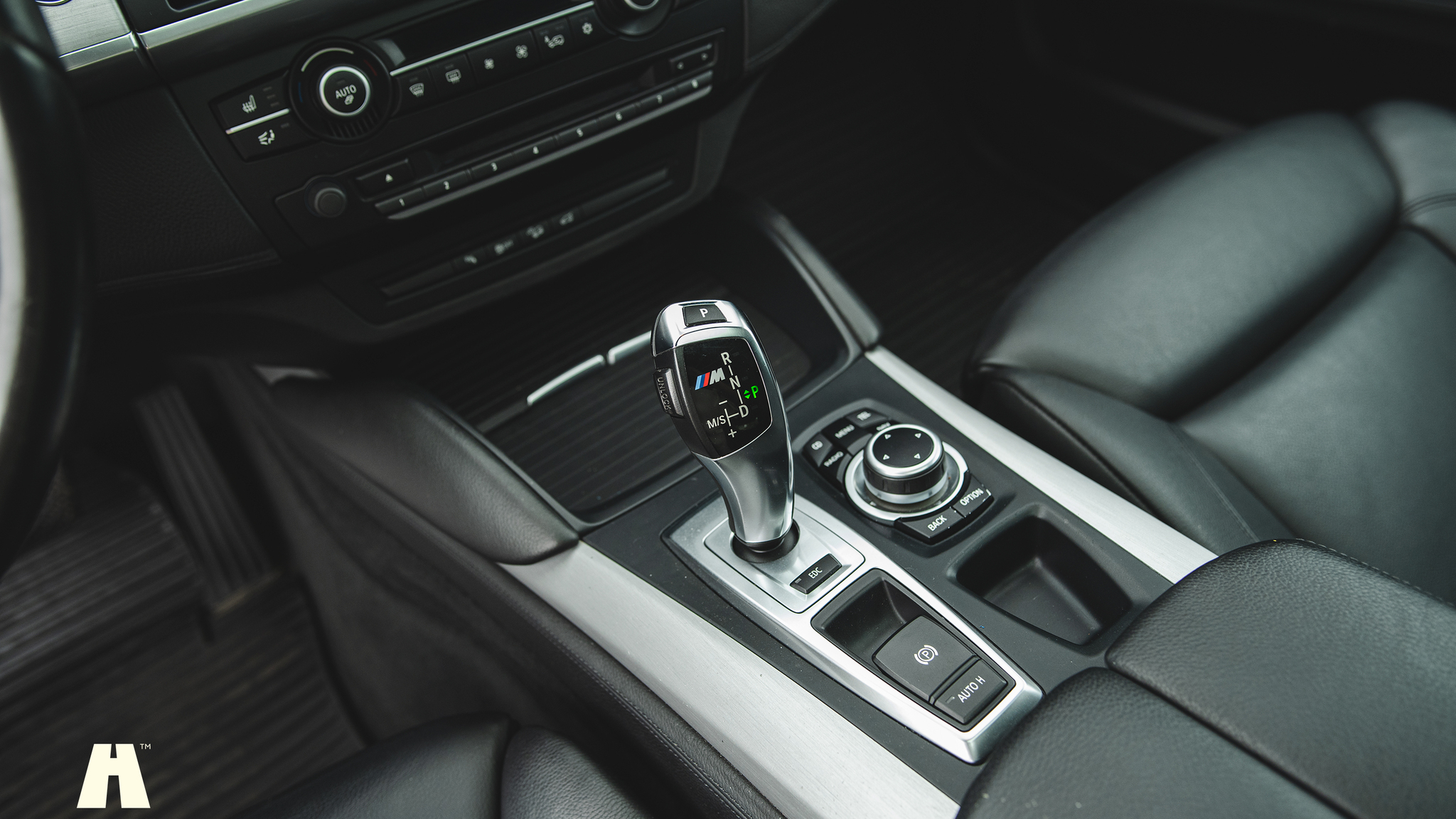 Innenraumfoto von 2010 BMW X6 M Ferrita 555HK (20)