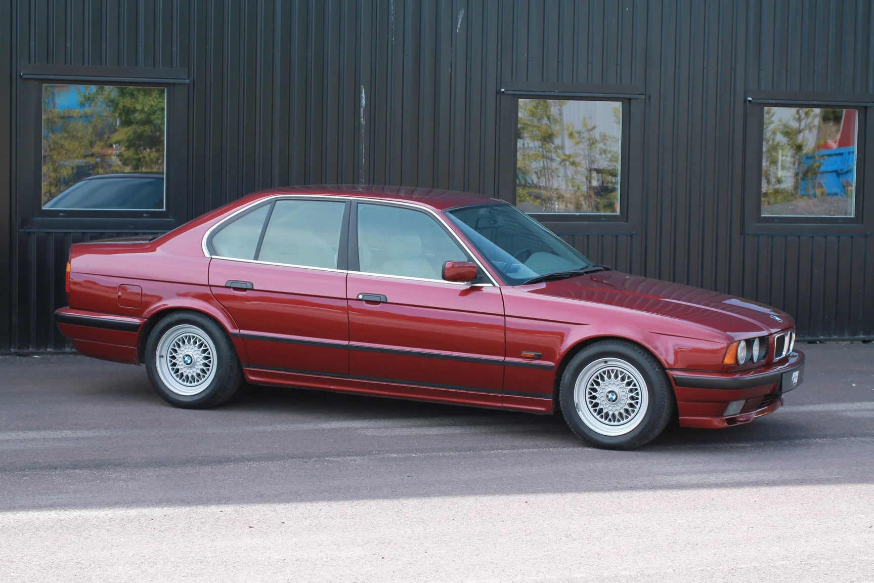 Aussenfoto 1993 BMW 540i Sedan (28)
