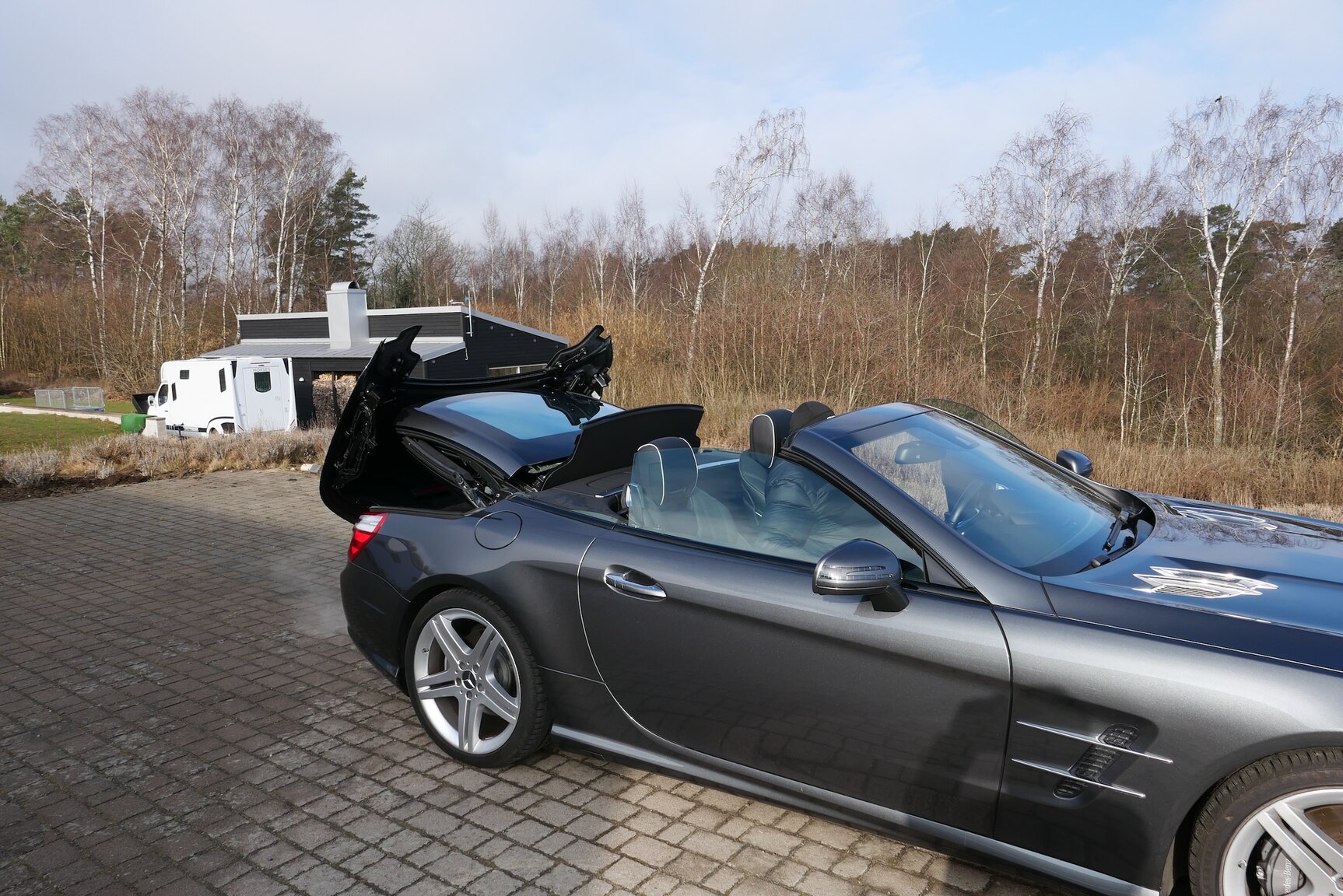 Exterior image of 2014 Mercedes-Benz SL500
