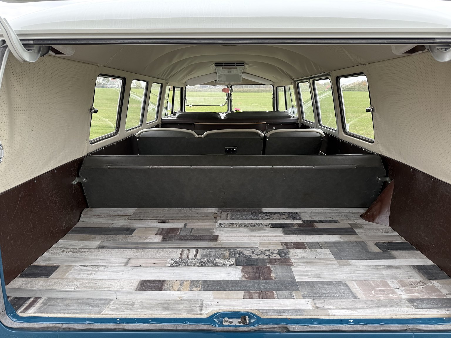 Interiörbild 1967 Volkswagen T1 Kleinbus