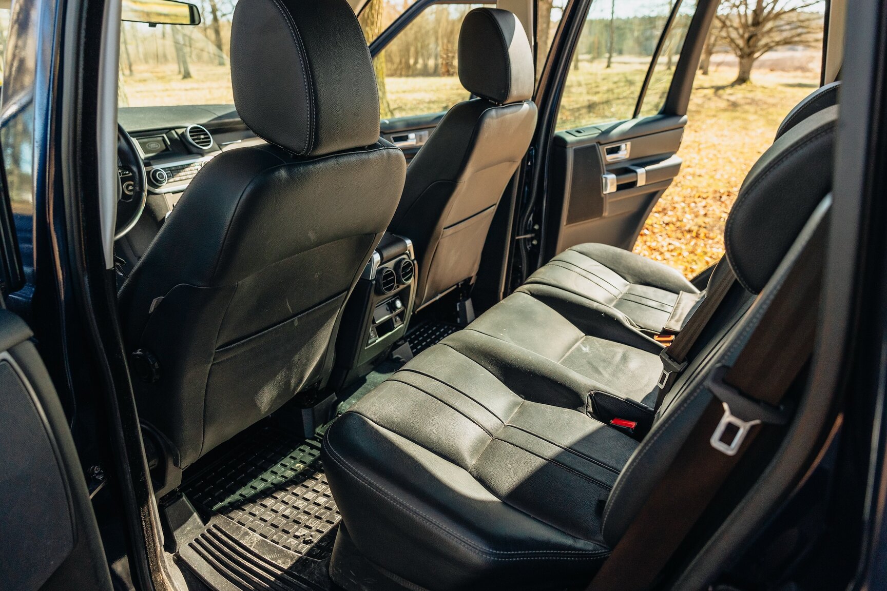 Innenraumfoto von 2015 Land Rover Discovery 3.0 TDV6
