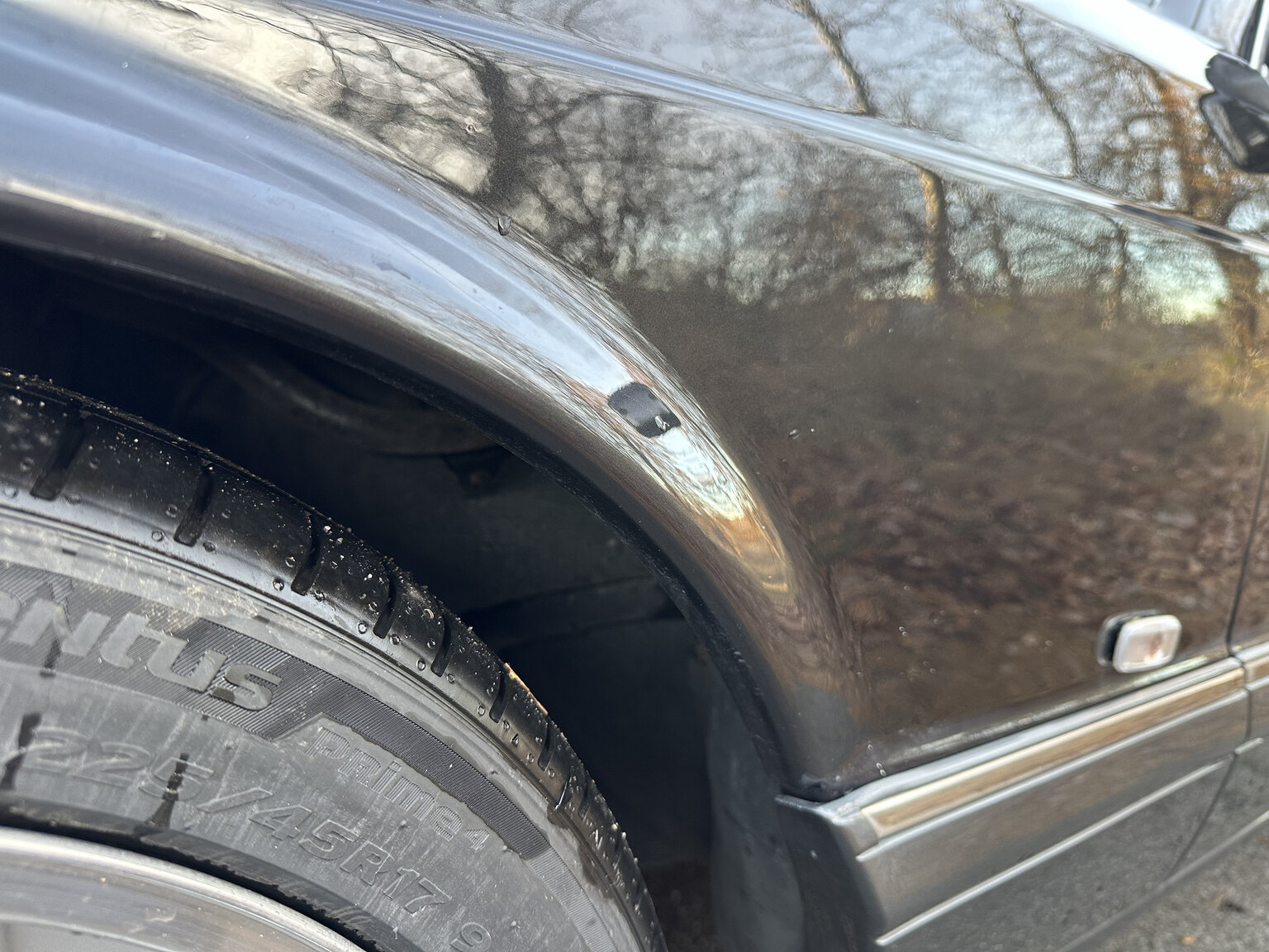 Exteriörbild på 1988 Mercedes 560 SEC